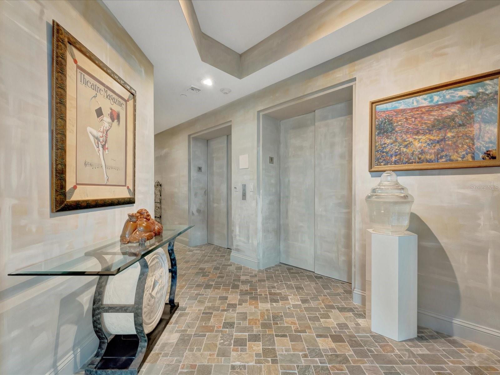 Image 2 of 50 For 555 5th Avenue Ne 932