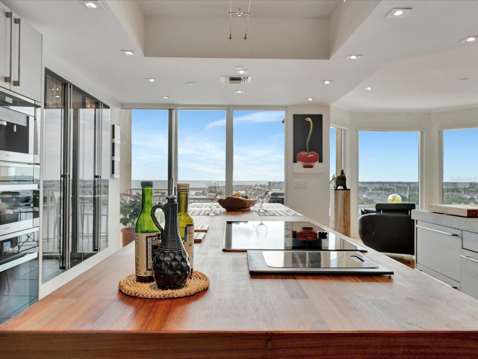 Image 21 of 50 For 555 5th Avenue Ne 932