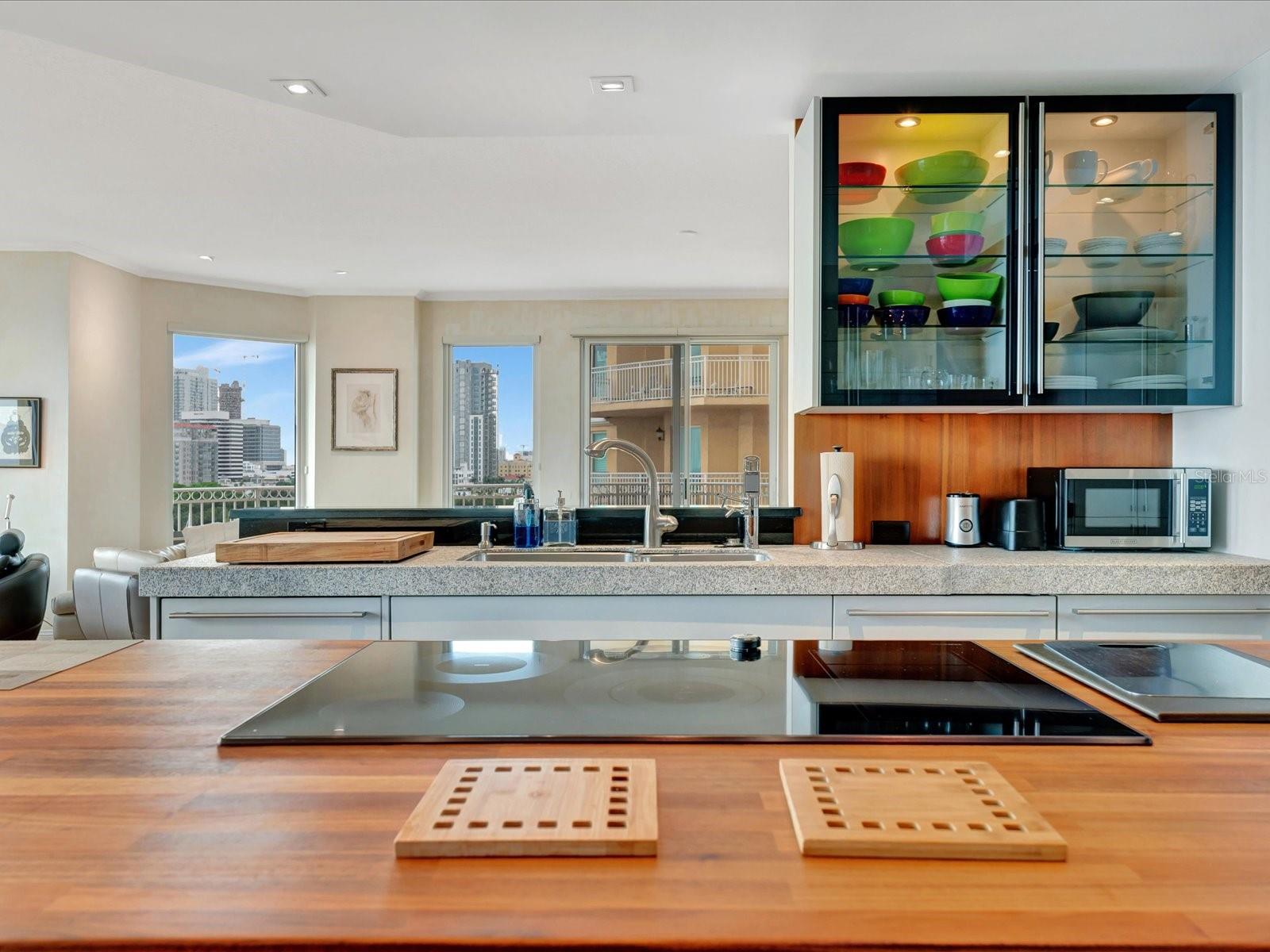 Image 23 of 50 For 555 5th Avenue Ne 932