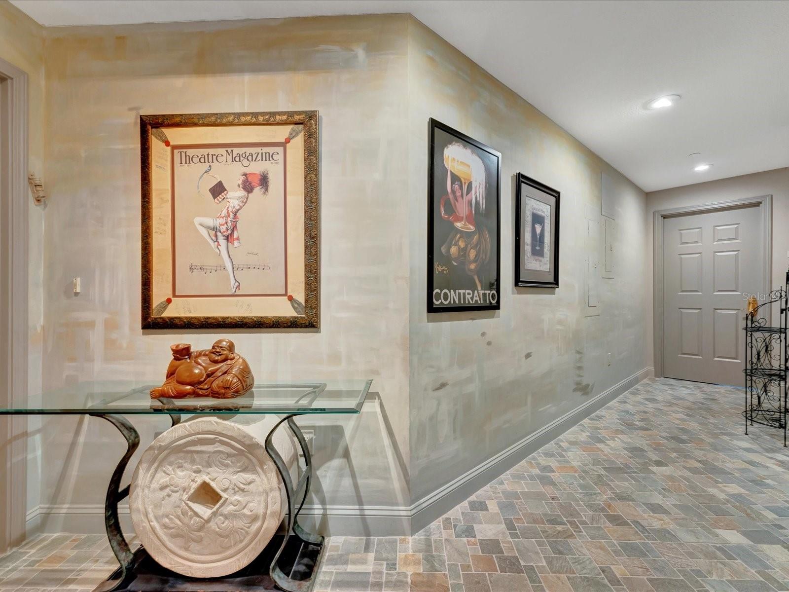 Image 3 of 50 For 555 5th Avenue Ne 932