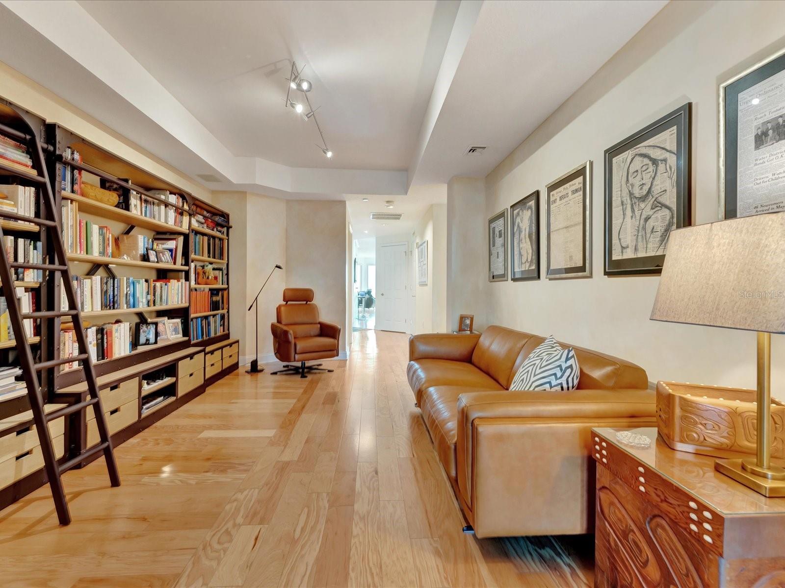 Image 32 of 50 For 555 5th Avenue Ne 932