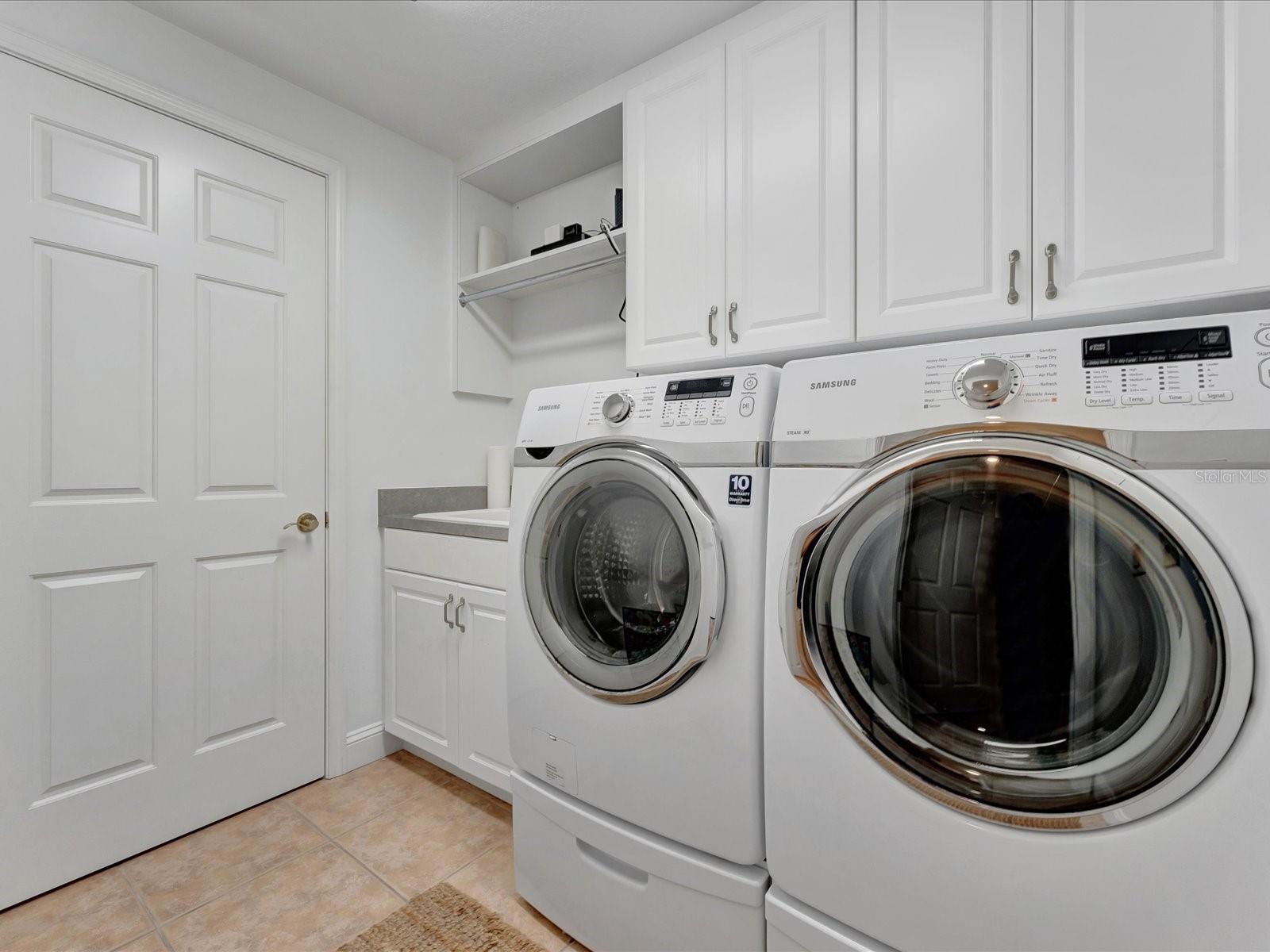 Image 33 of 50 For 555 5th Avenue Ne 932