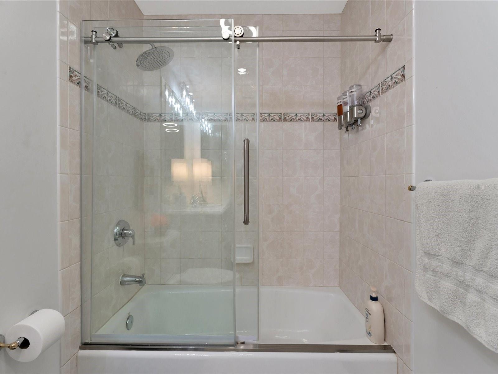 Image 37 of 50 For 555 5th Avenue Ne 932