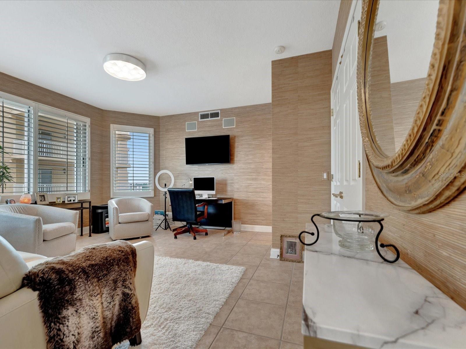 Image 38 of 50 For 555 5th Avenue Ne 932