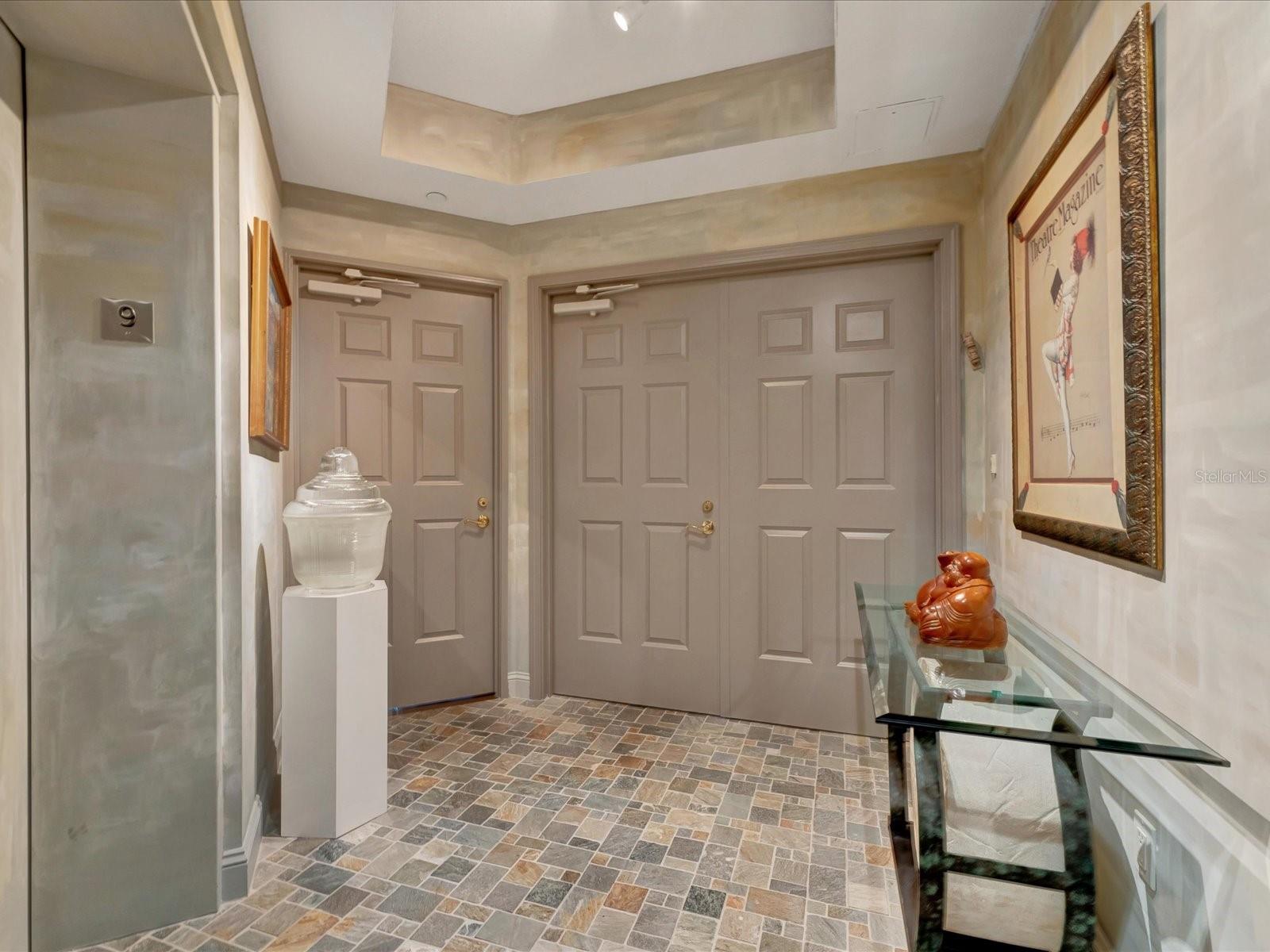 Image 4 of 50 For 555 5th Avenue Ne 932