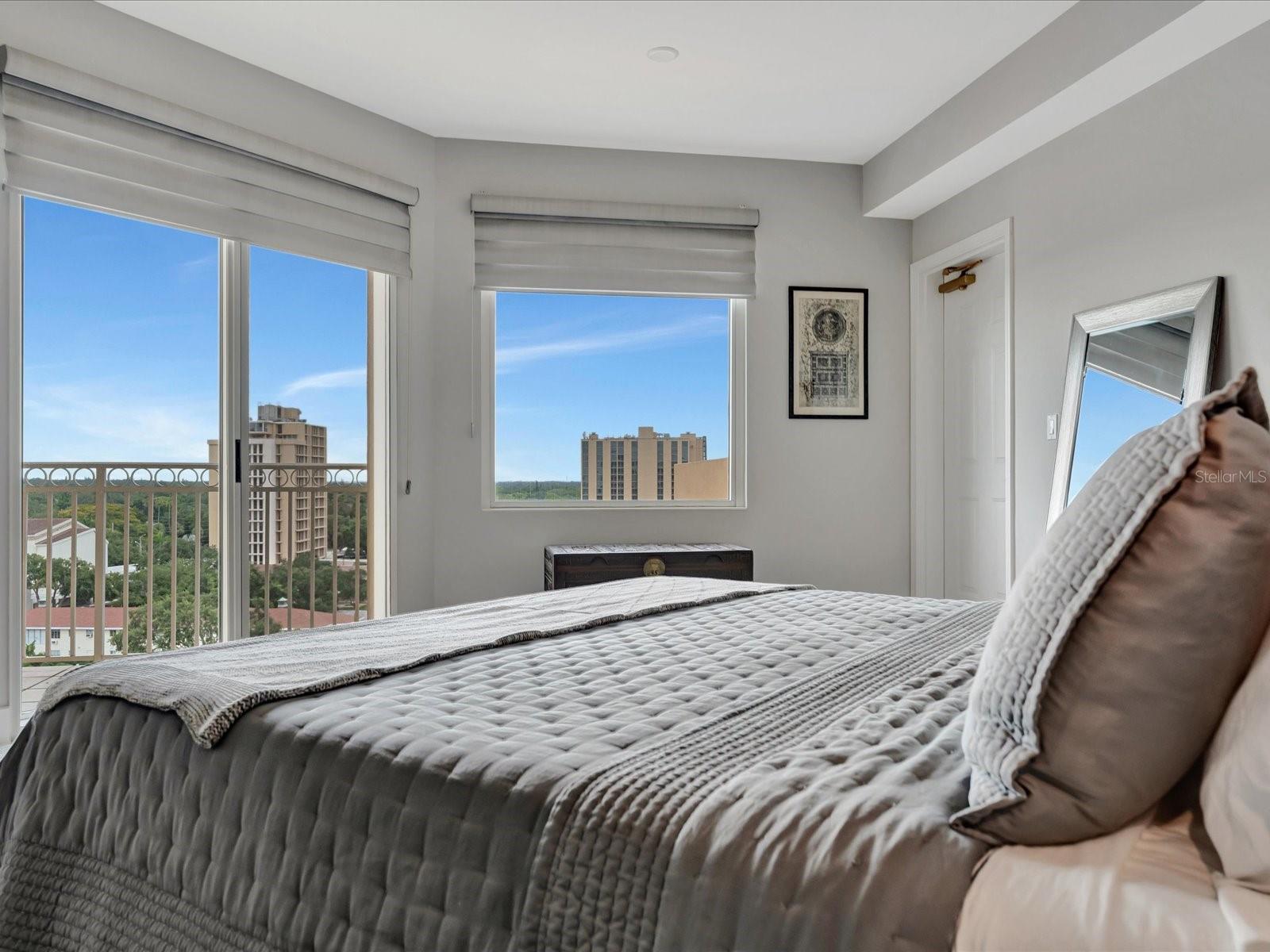 Image 40 of 50 For 555 5th Avenue Ne 932