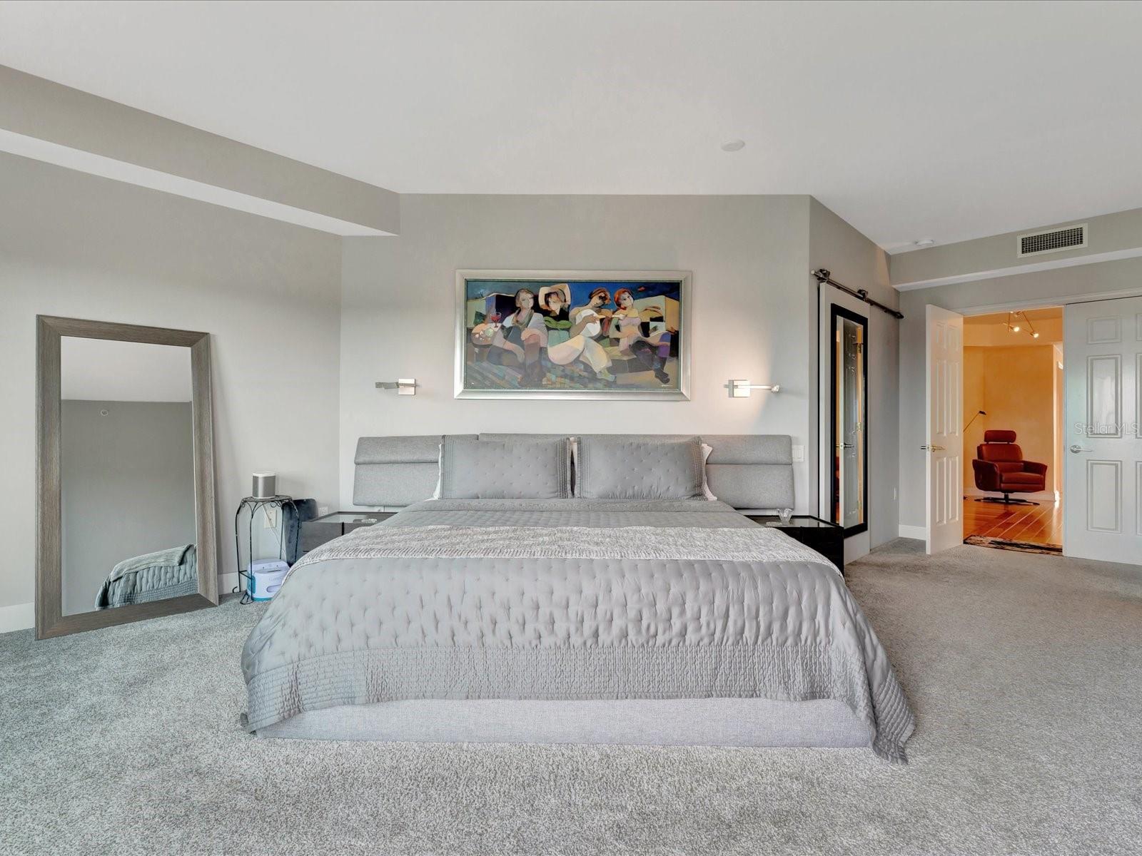 Image 43 of 50 For 555 5th Avenue Ne 932