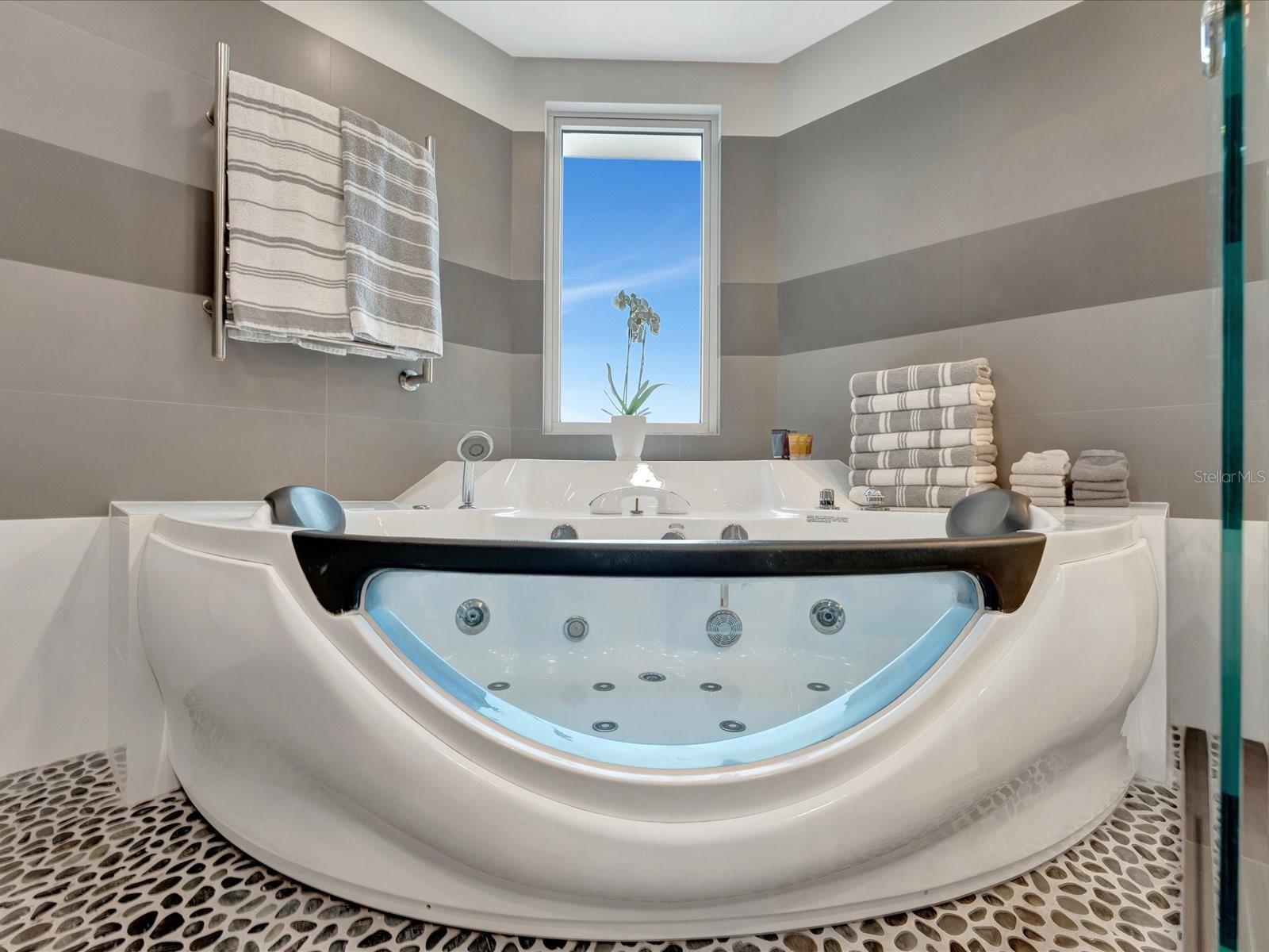 Image 48 of 50 For 555 5th Avenue Ne 932