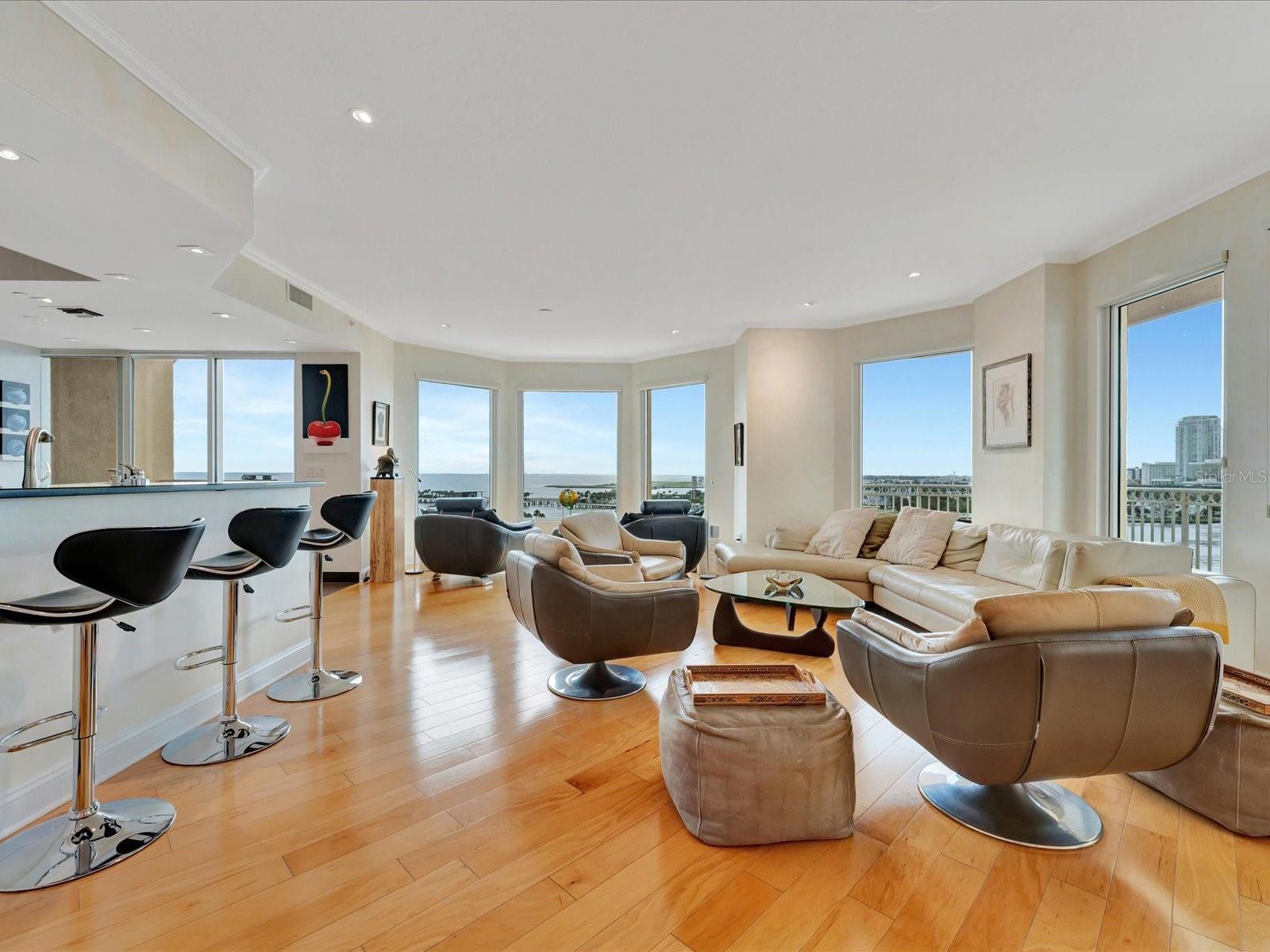 Image 6 of 50 For 555 5th Avenue Ne 932