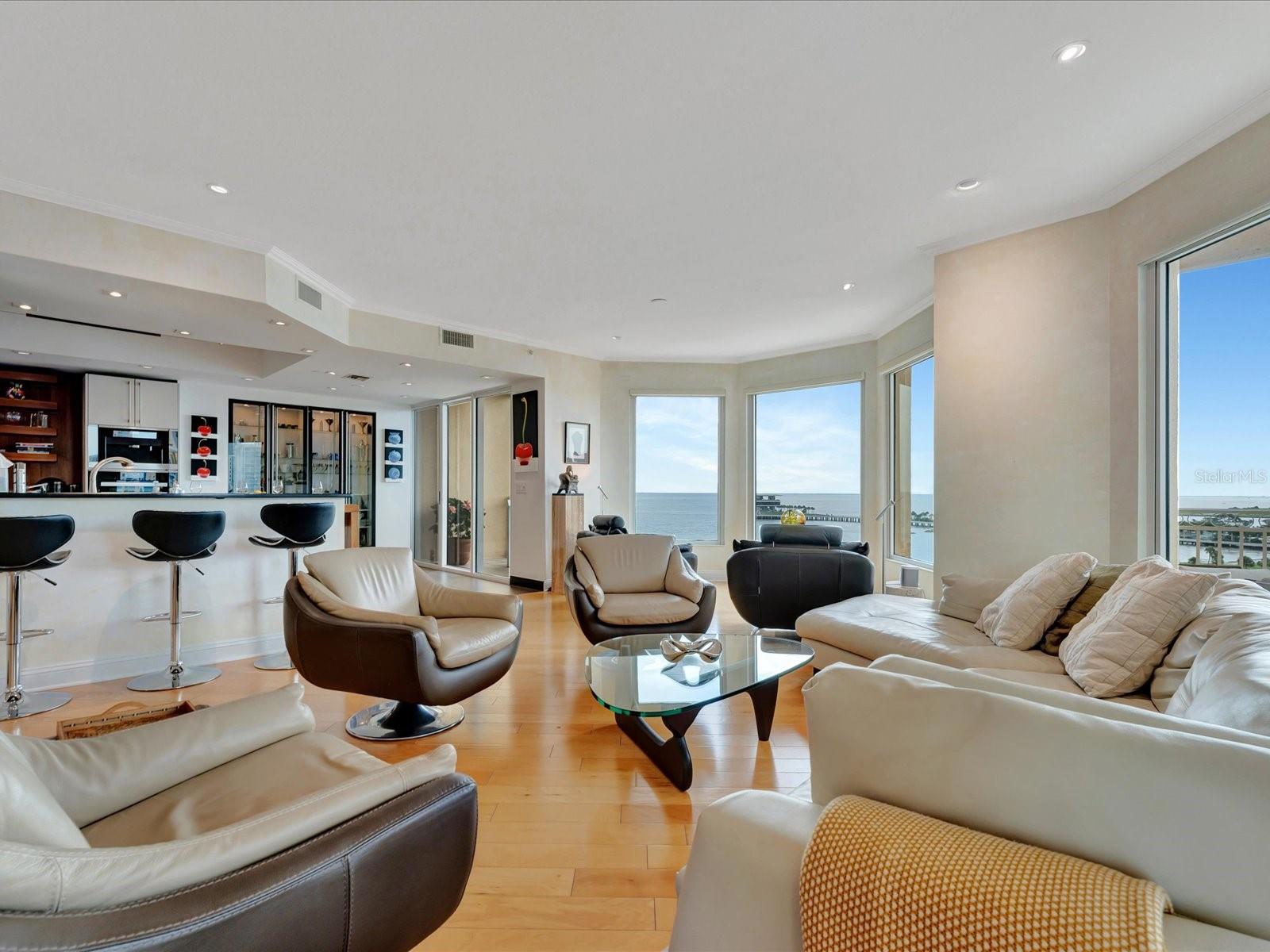 Image 7 of 50 For 555 5th Avenue Ne 932