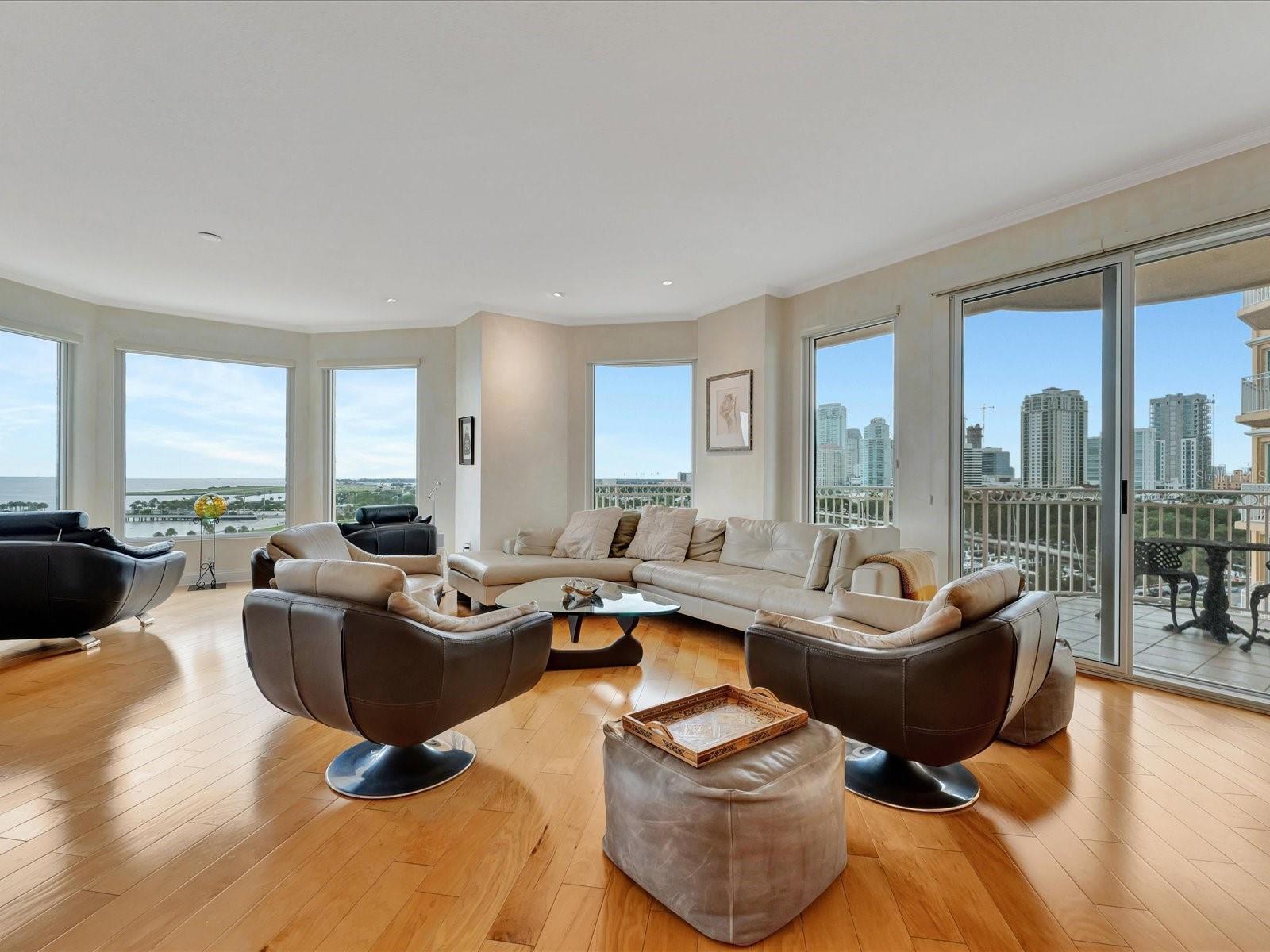 Image 8 of 50 For 555 5th Avenue Ne 932