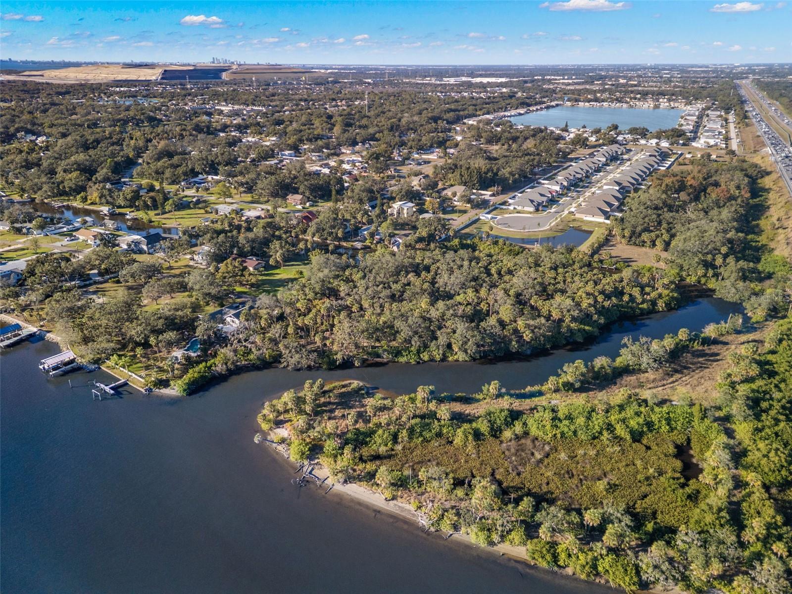 Listing photo id 14 for 9511 River Cove Drive