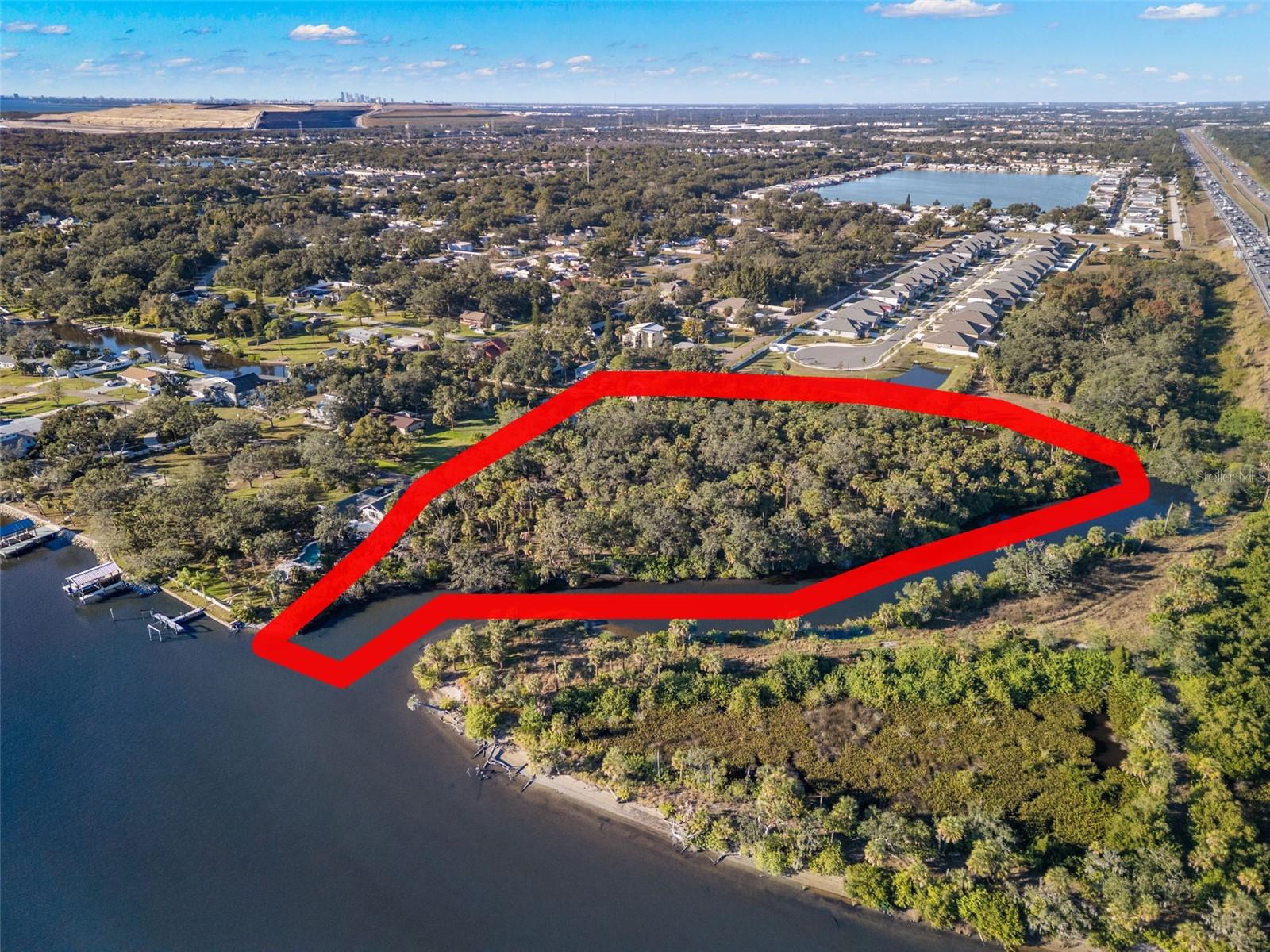 Listing photo id 15 for 9511 River Cove Drive