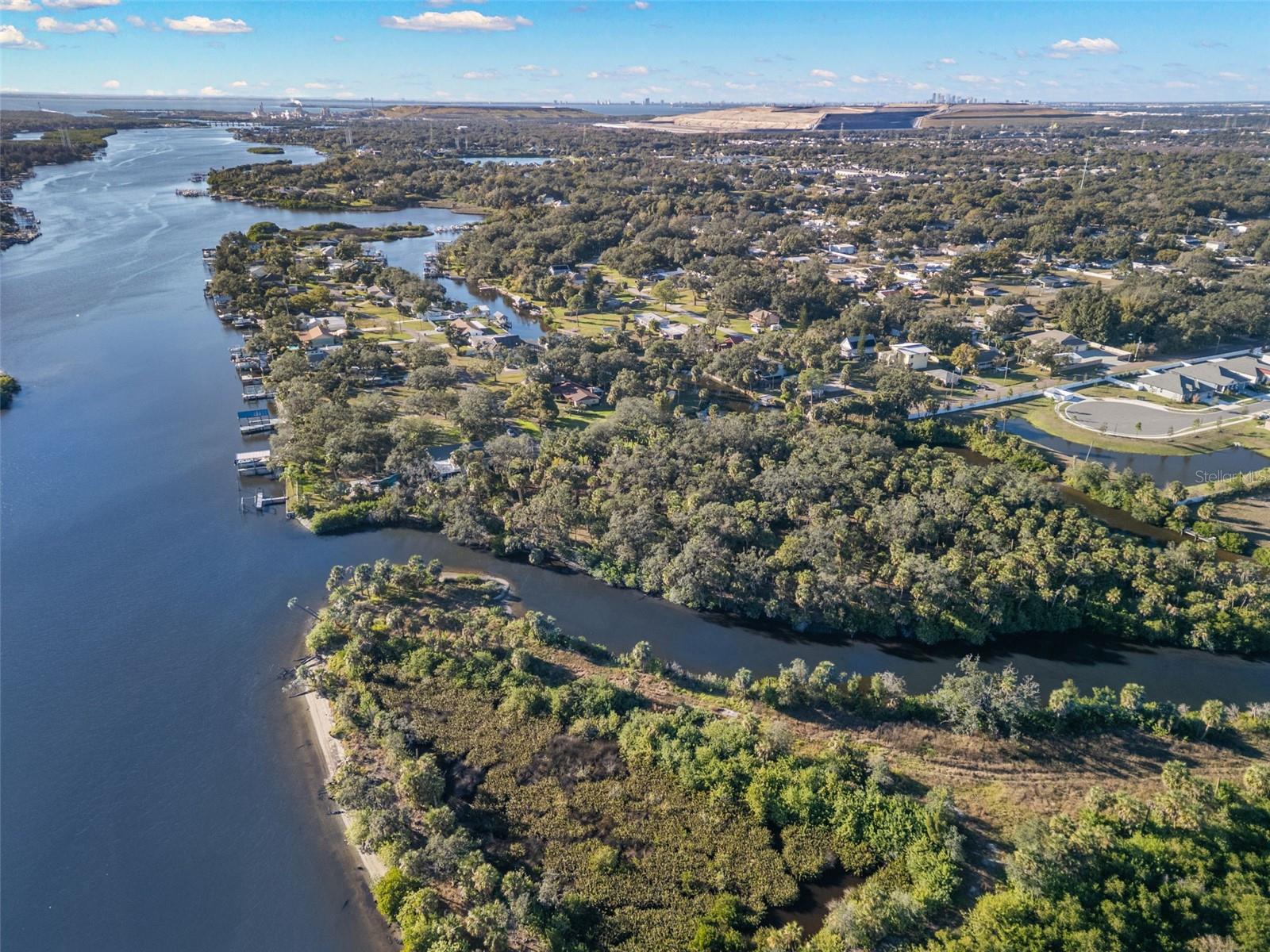 Listing photo id 16 for 9511 River Cove Drive