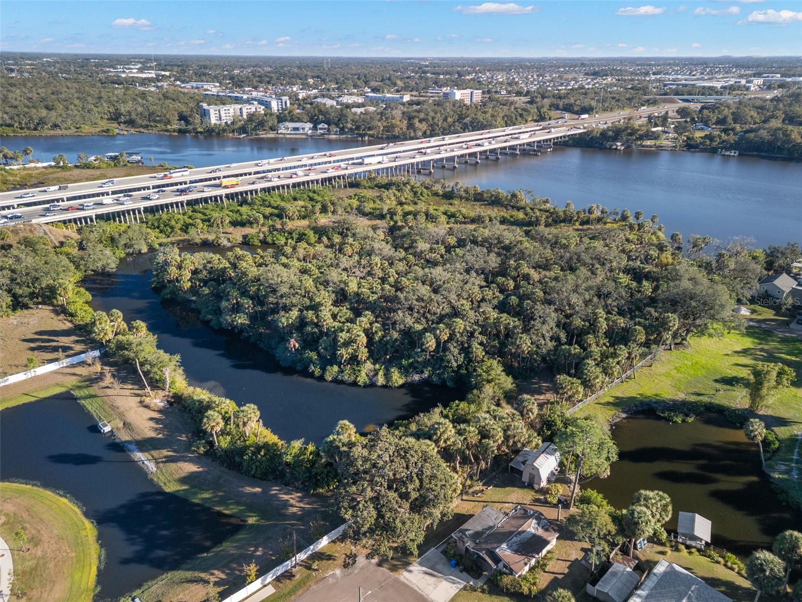 Listing photo id 3 for 9511 River Cove Drive