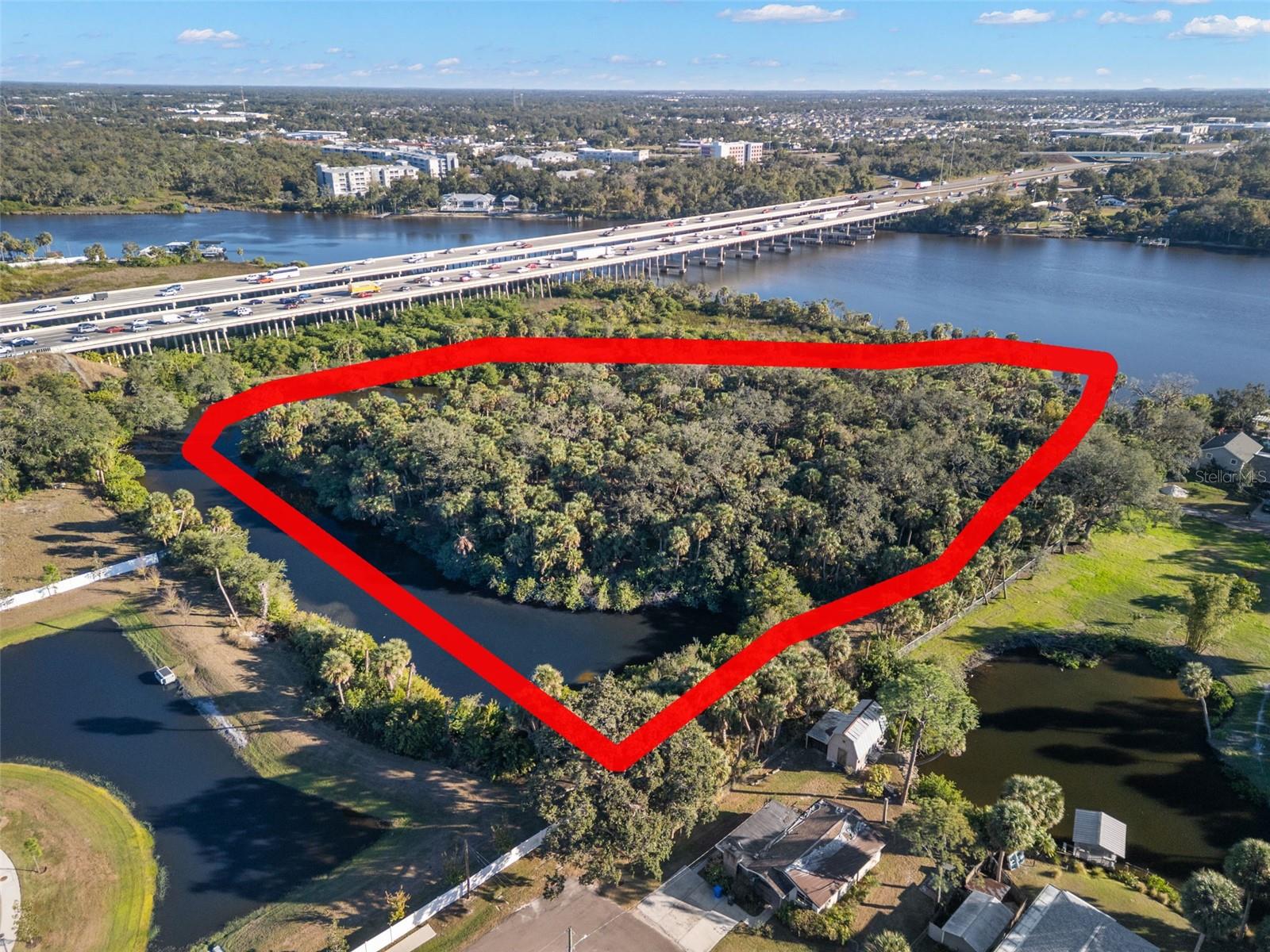 Listing photo id 4 for 9511 River Cove Drive