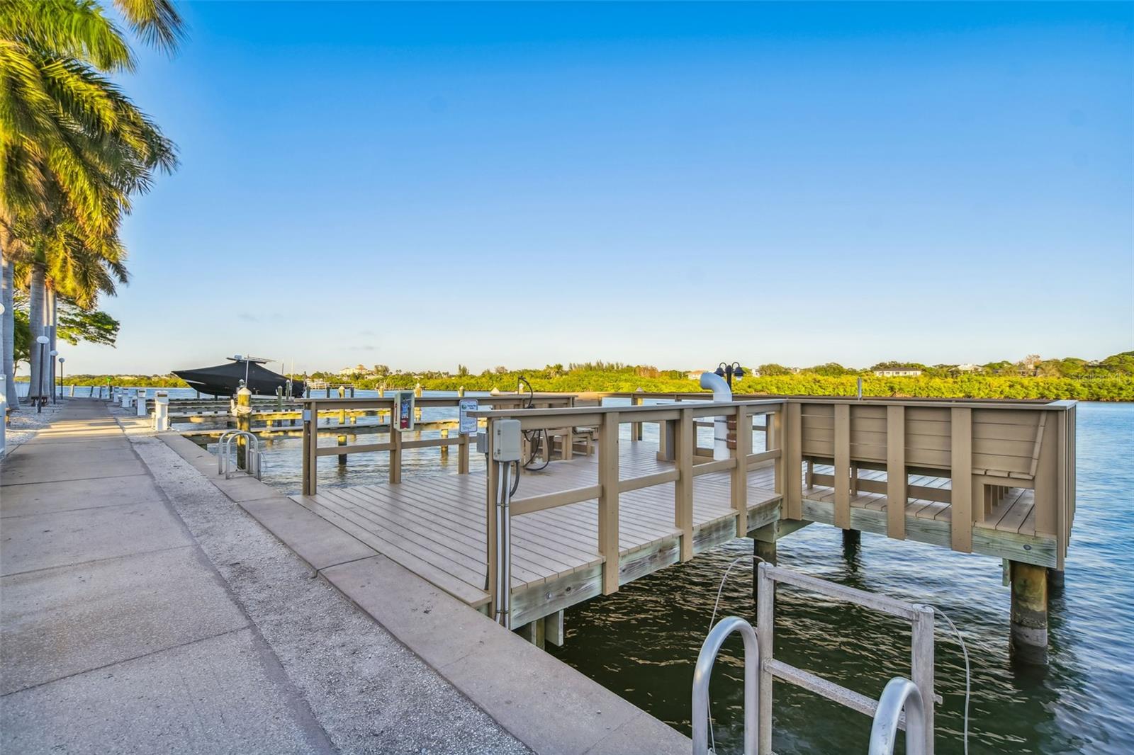 Image 30 of 35 For 19417 Gulf Boulevard F107