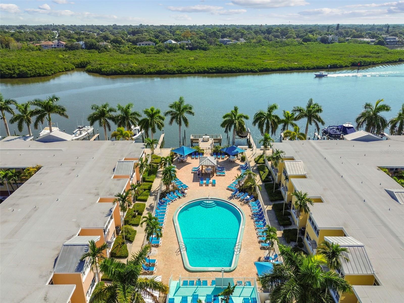 Image 33 of 35 For 19417 Gulf Boulevard F107