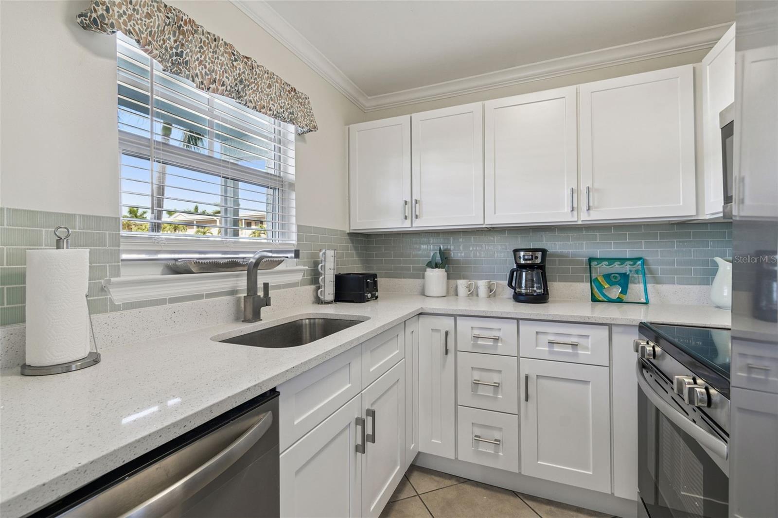 Image 7 of 35 For 19417 Gulf Boulevard F107