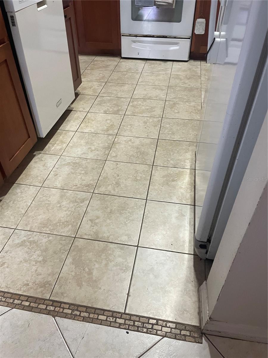 Image 28 of 29 For 646 Norfolk Street