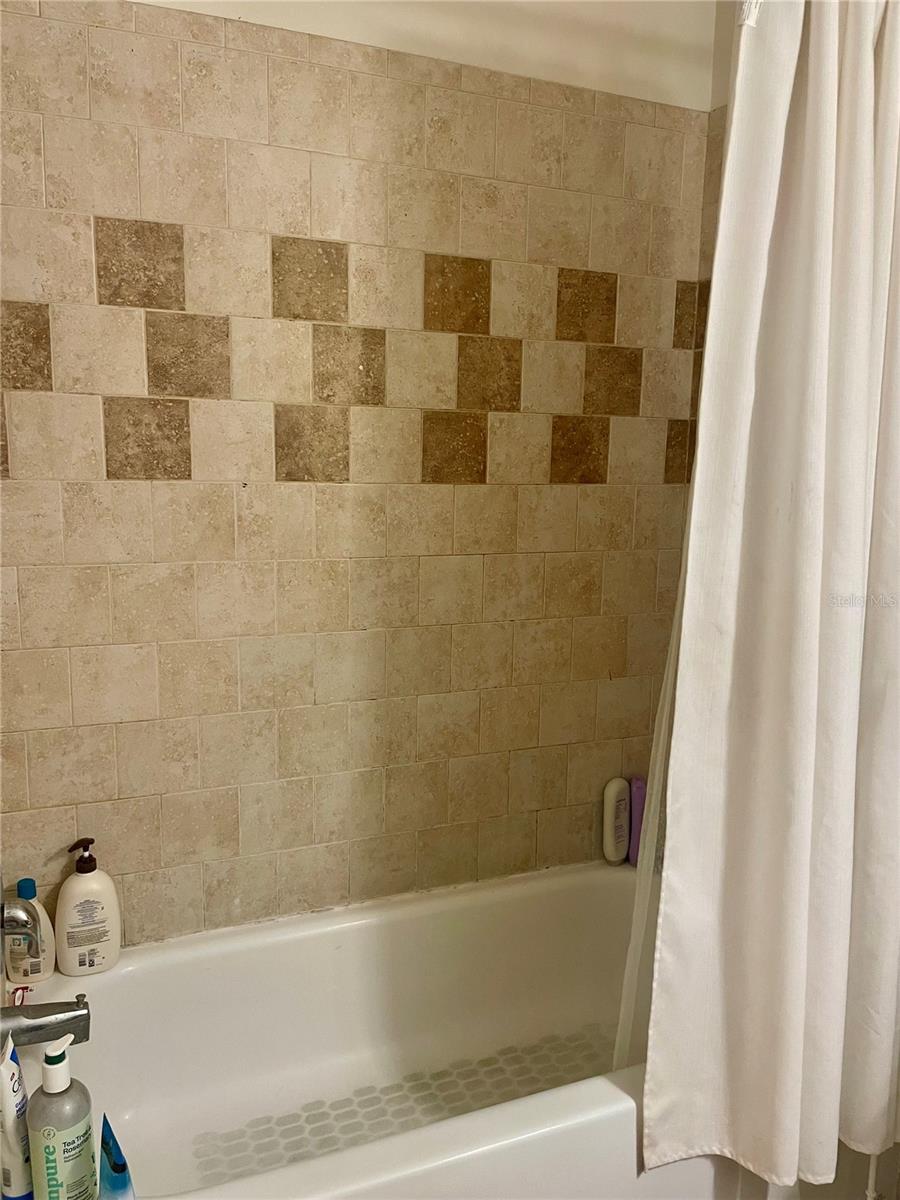 Image 9 of 29 For 646 Norfolk Street