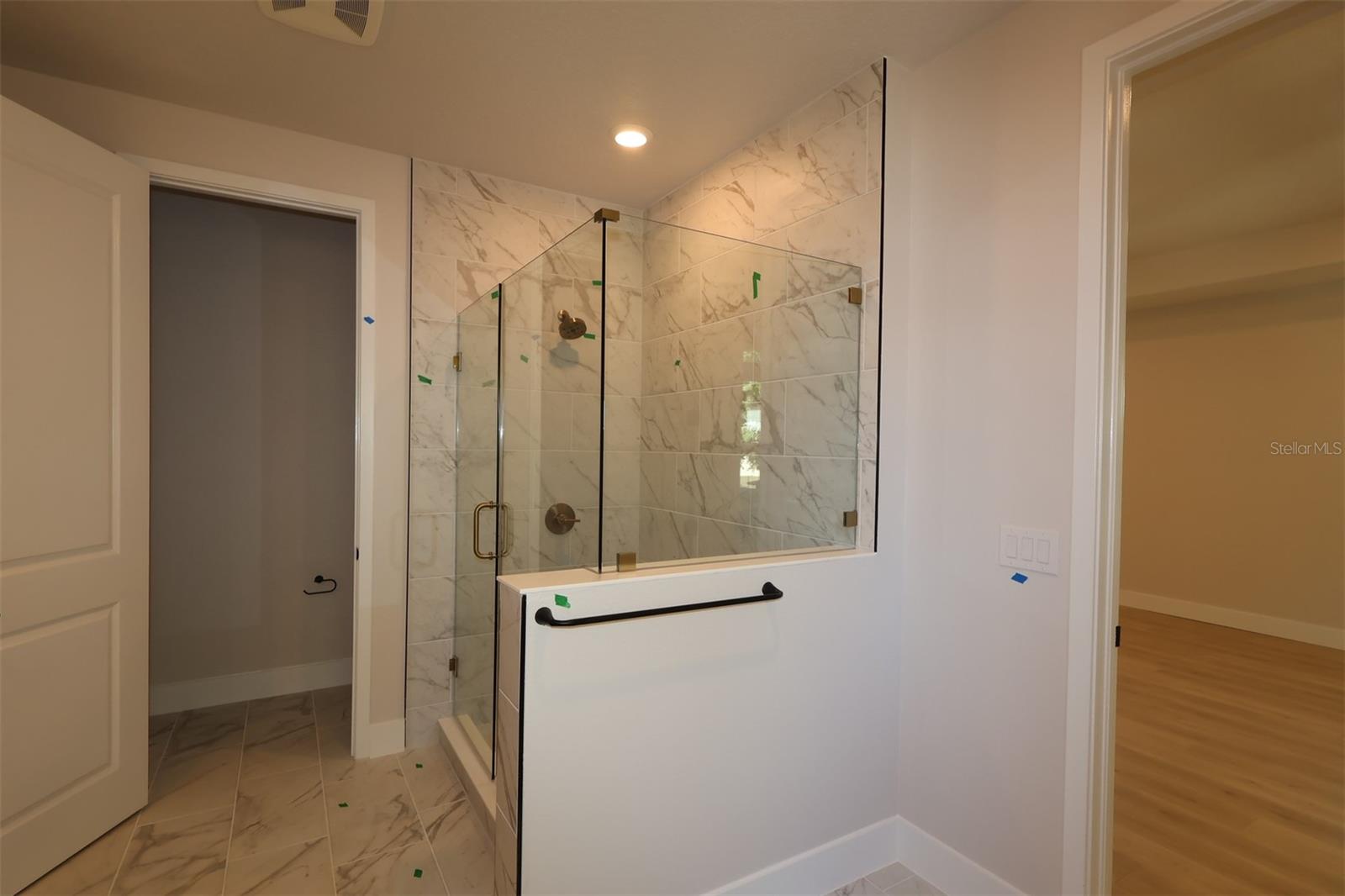 Listing photo id 11 for 3905 Carmen Street