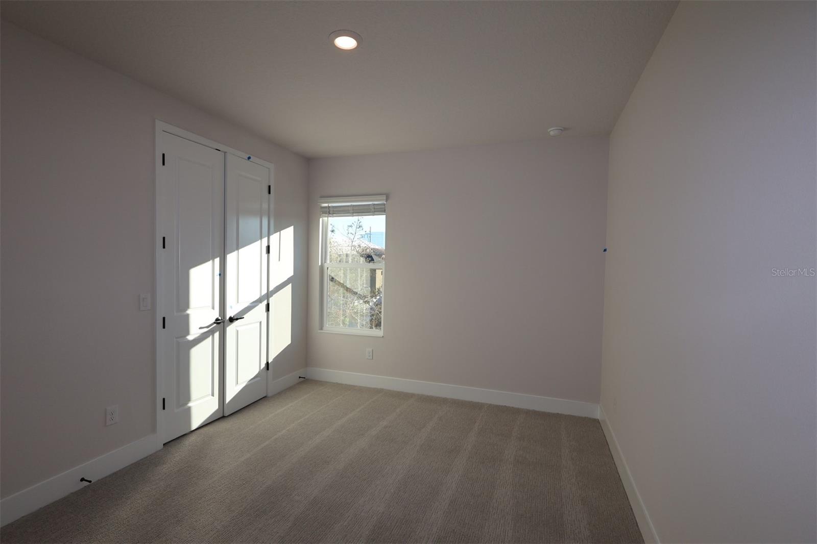 Listing photo id 12 for 3905 Carmen Street