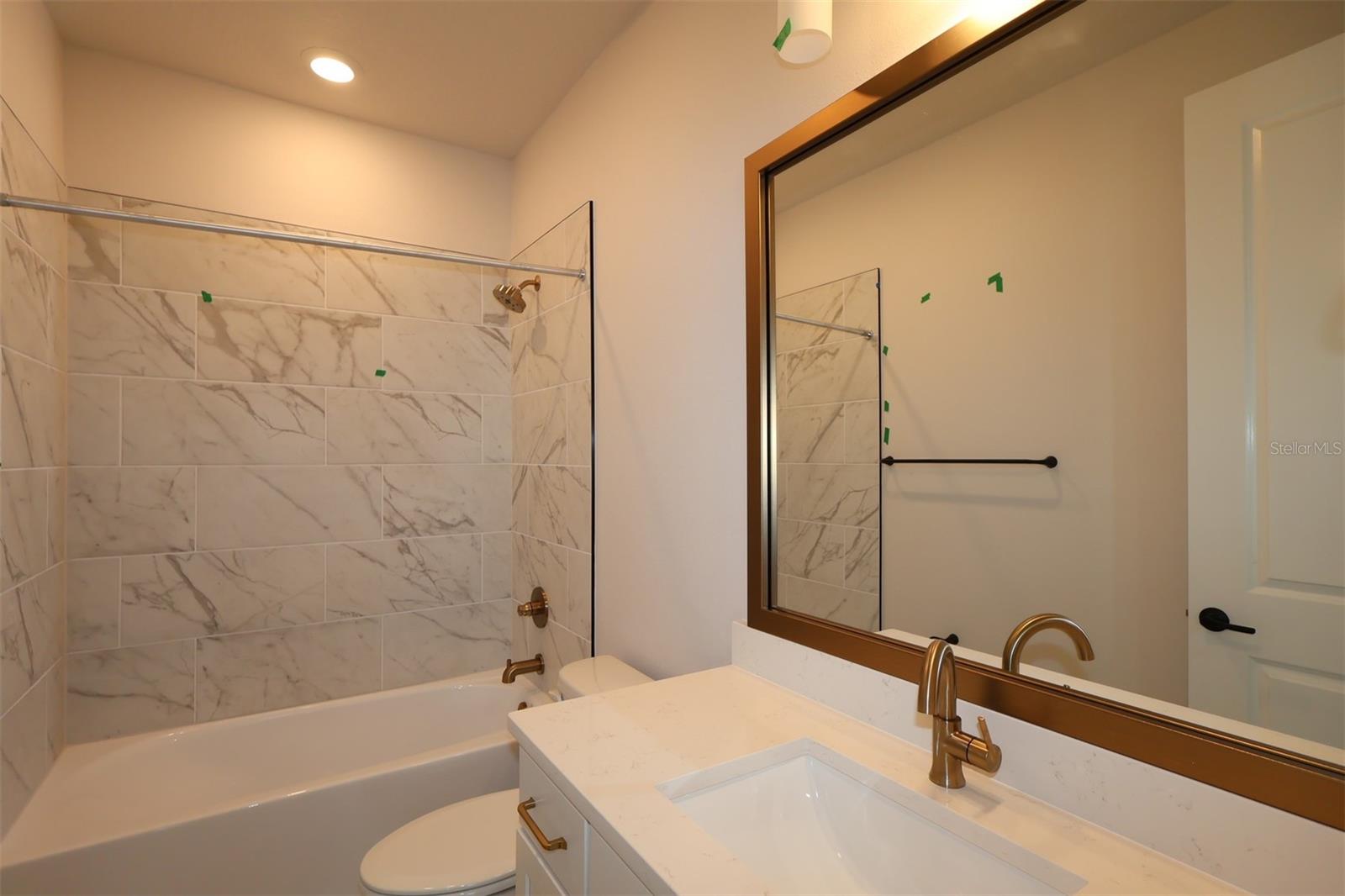 Listing photo id 13 for 3905 Carmen Street