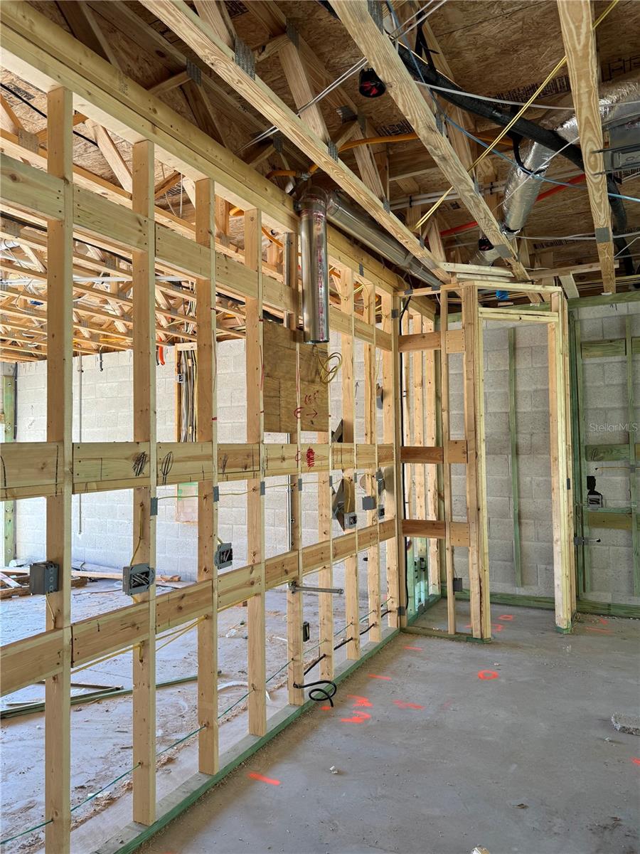 Listing photo id 4 for 3905 Carmen Street