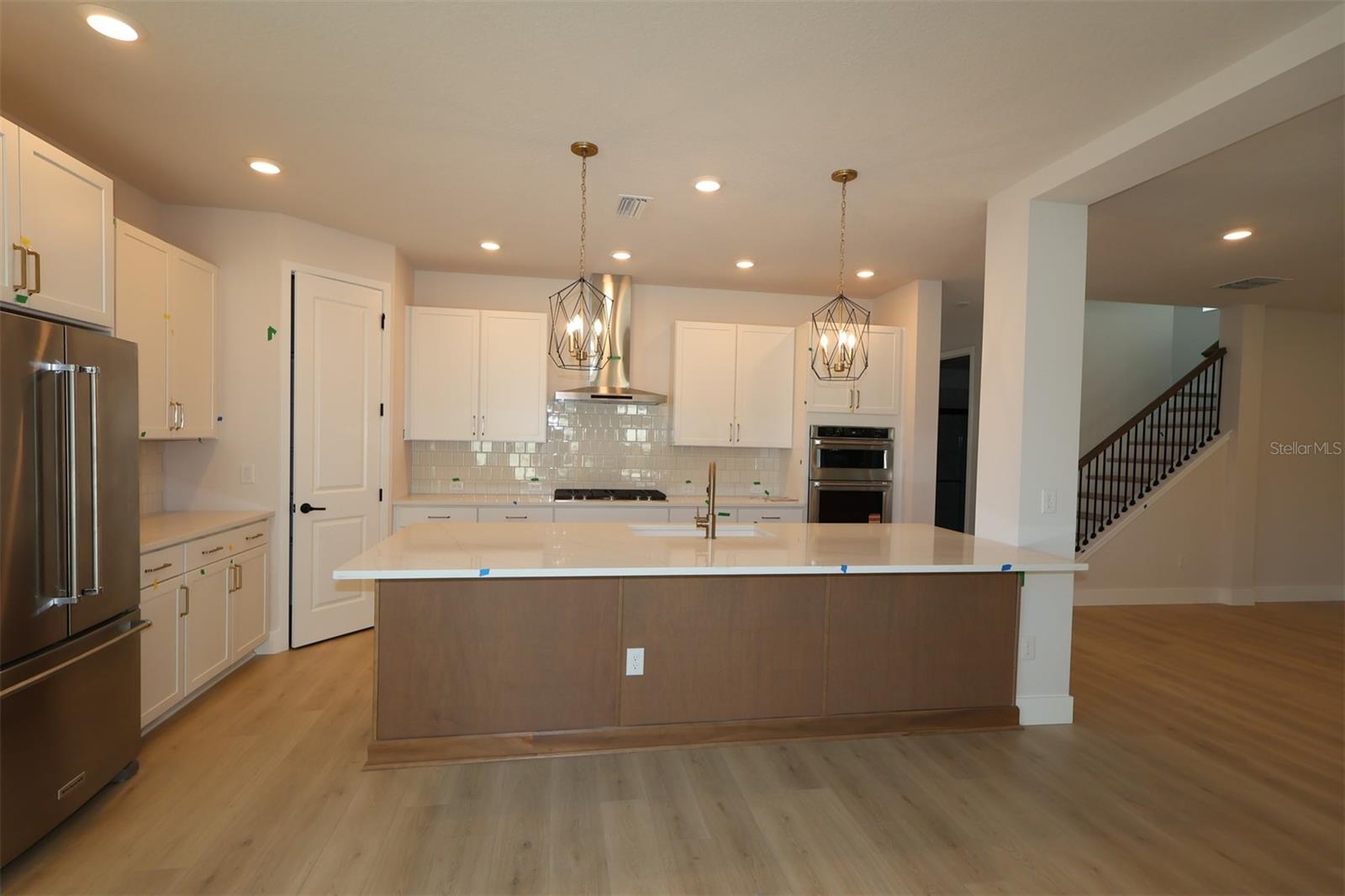 Listing photo id 6 for 3905 Carmen Street