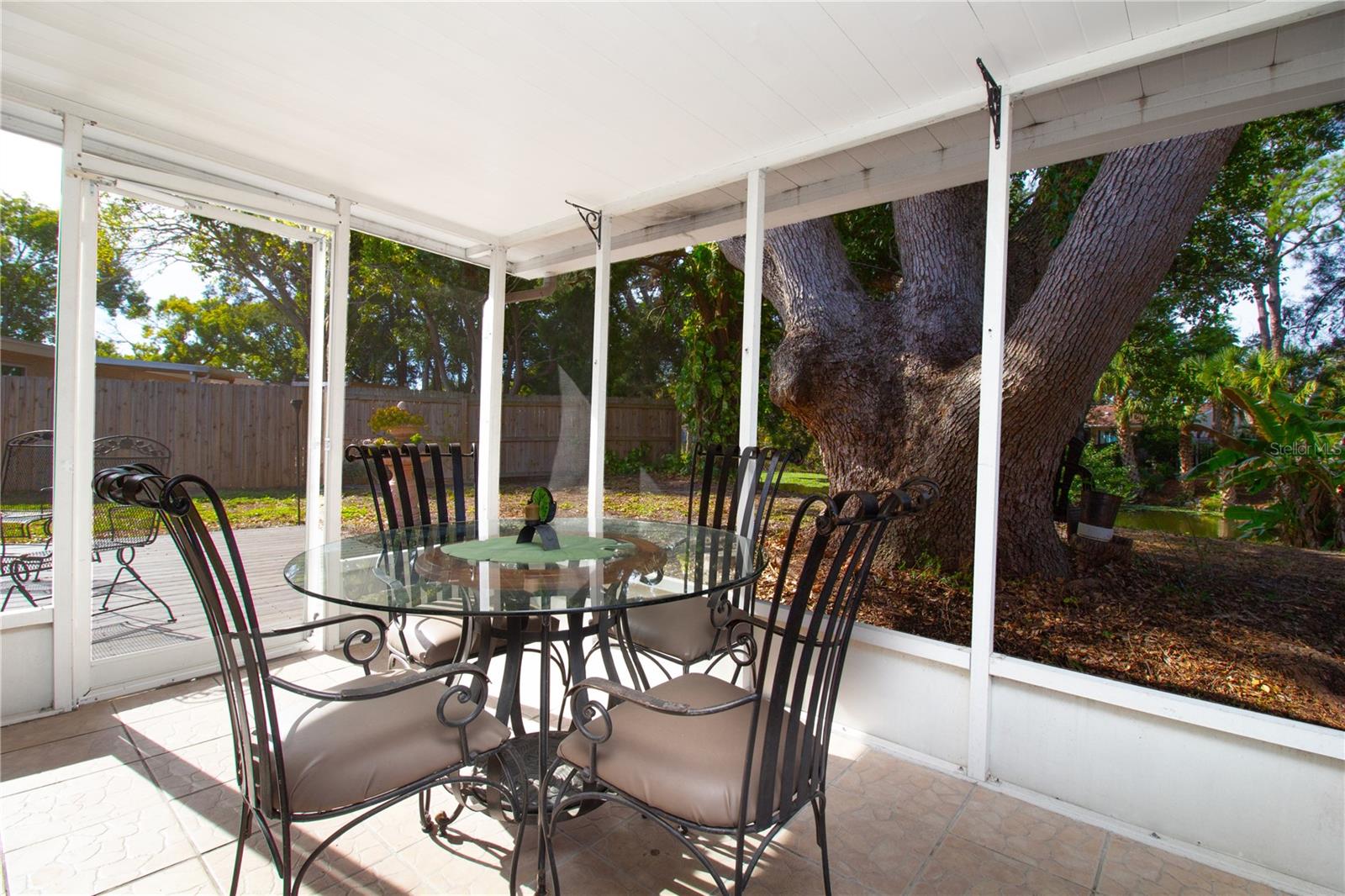 Image 19 of 27 For 4333 Newbury Drive