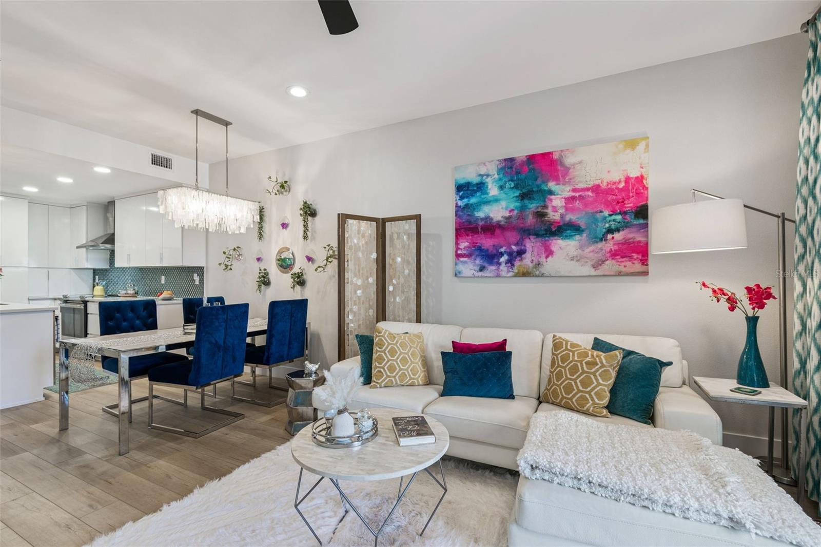 Image 11 of 75 For 320 Island Way 101