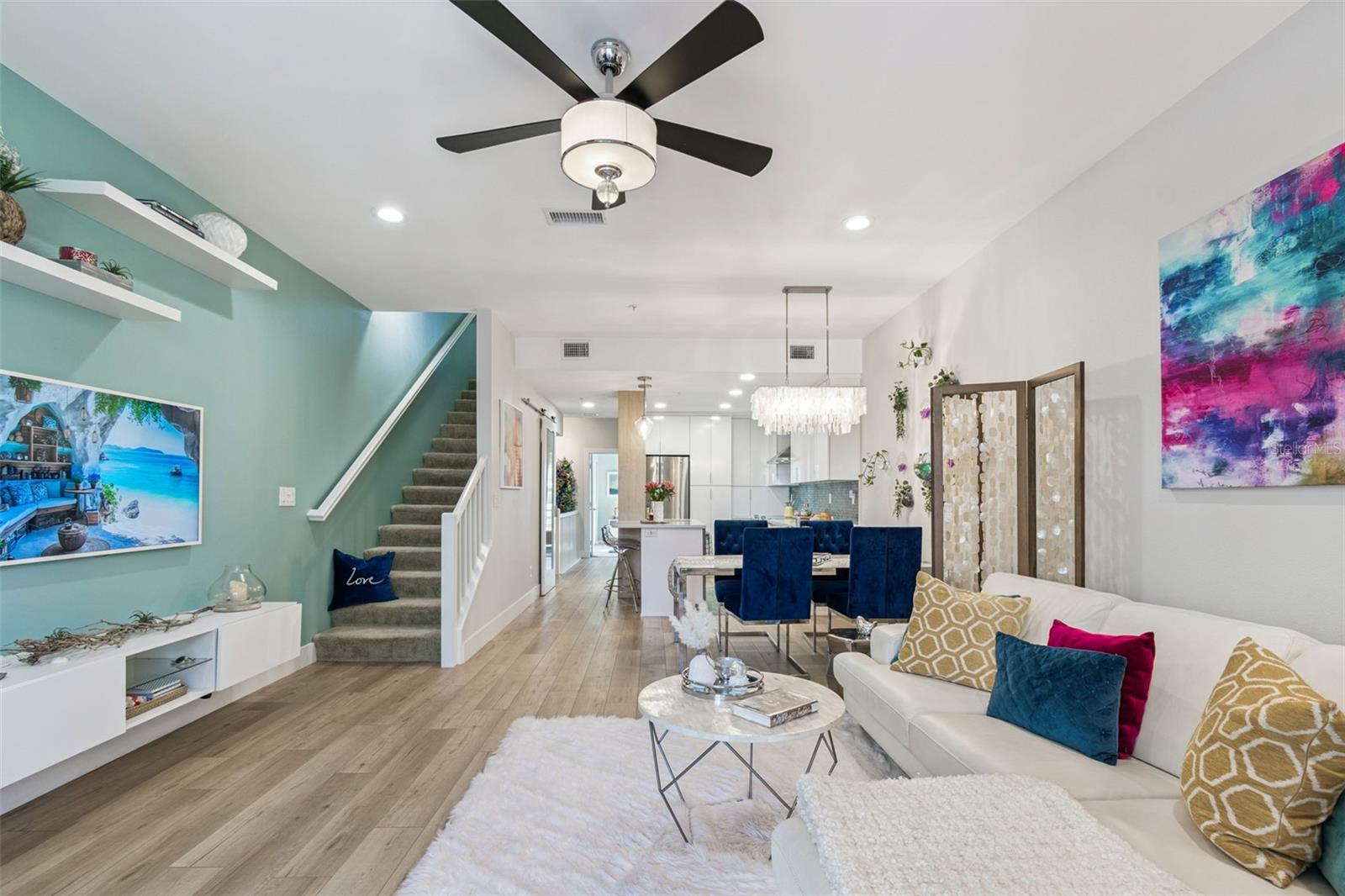 Image 12 of 75 For 320 Island Way 101