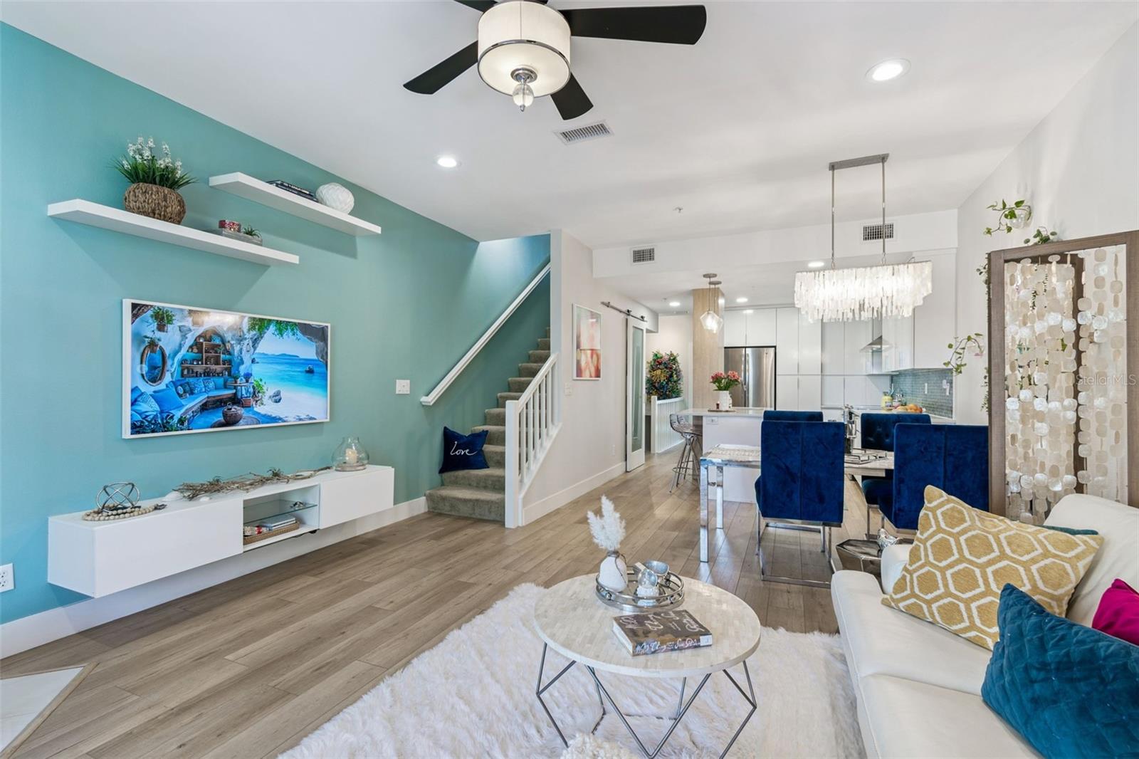 Image 13 of 75 For 320 Island Way 101