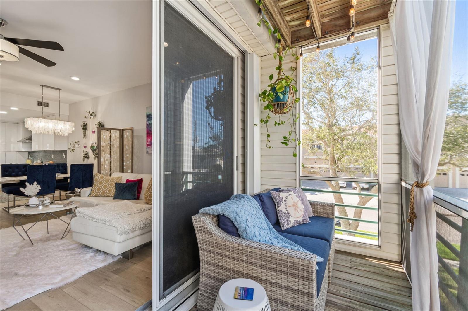 Image 17 of 75 For 320 Island Way 101