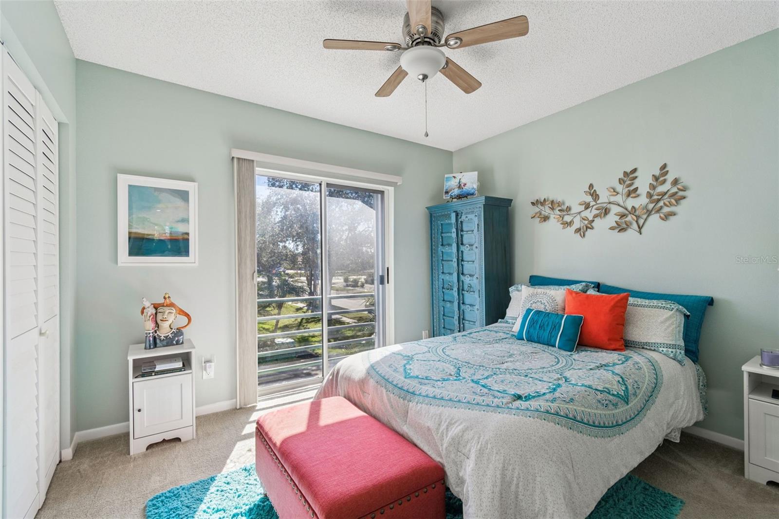 Image 20 of 75 For 320 Island Way 101