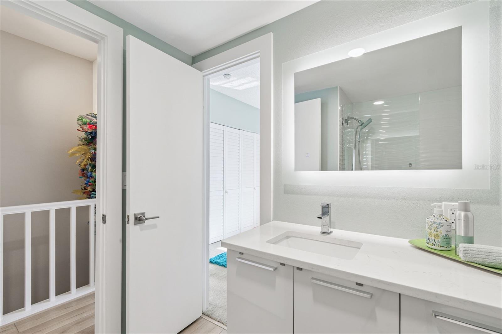 Image 24 of 75 For 320 Island Way 101