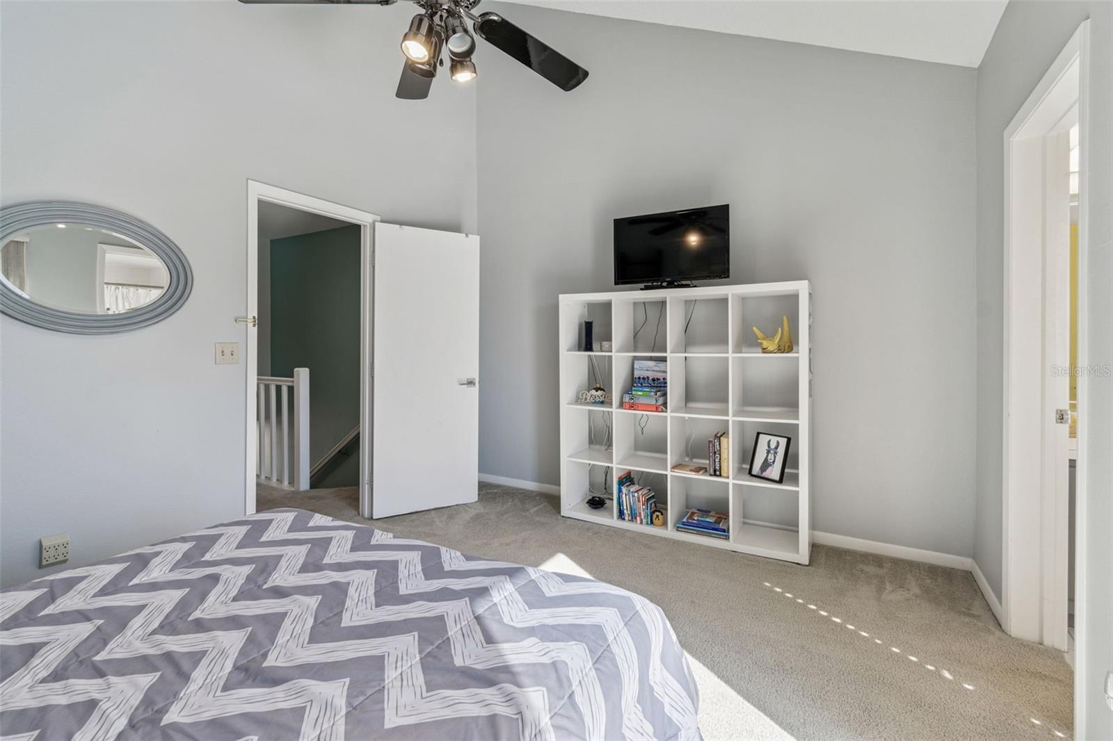 Image 27 of 75 For 320 Island Way 101