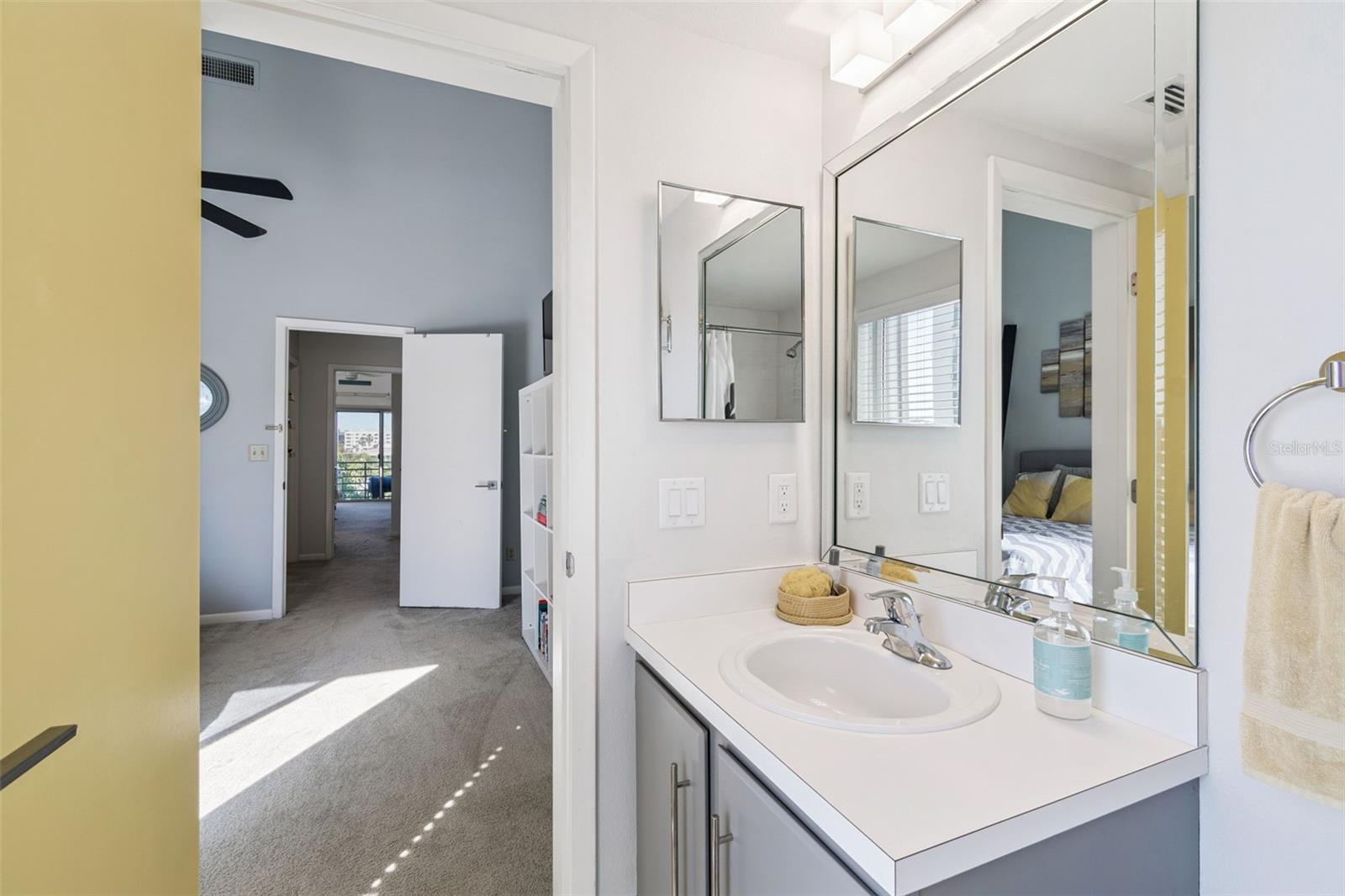 Image 29 of 75 For 320 Island Way 101