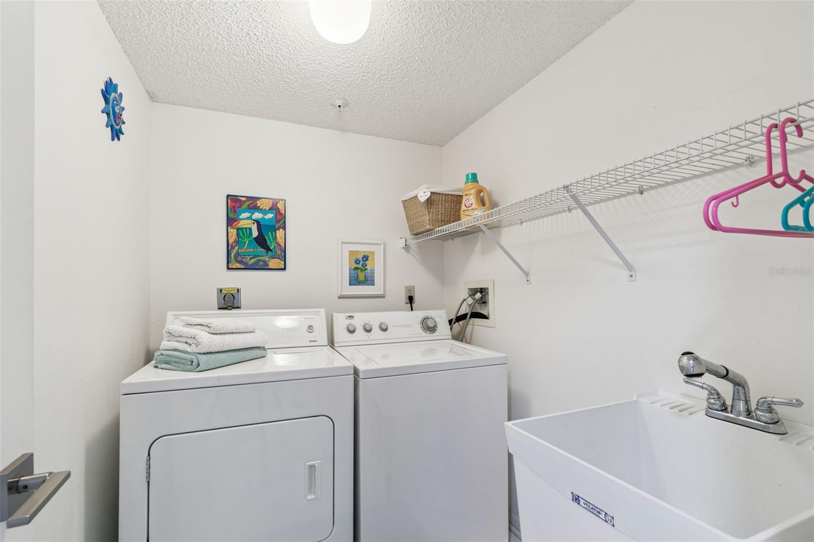 Image 30 of 75 For 320 Island Way 101