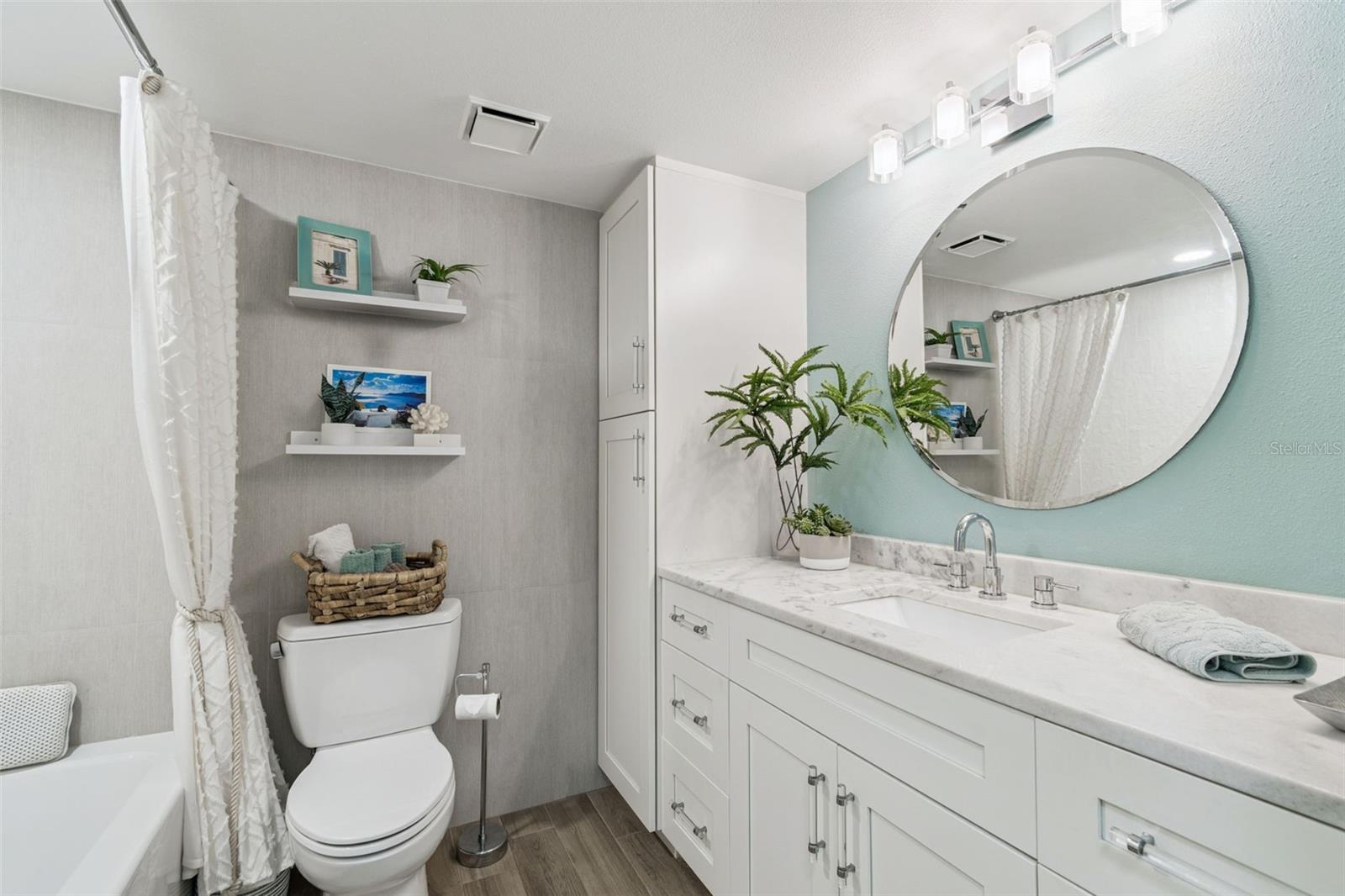 Image 31 of 75 For 320 Island Way 101