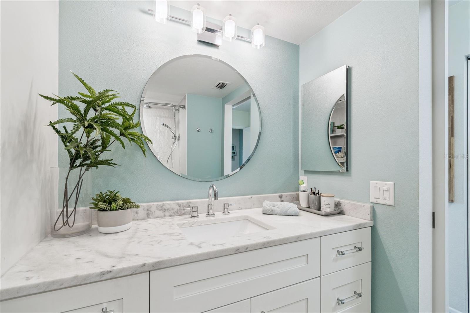 Image 33 of 75 For 320 Island Way 101