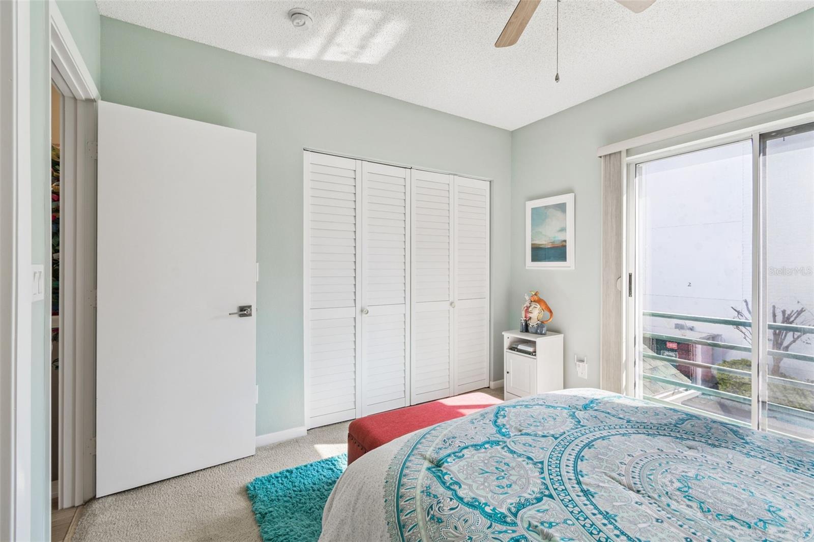 Image 37 of 75 For 320 Island Way 101