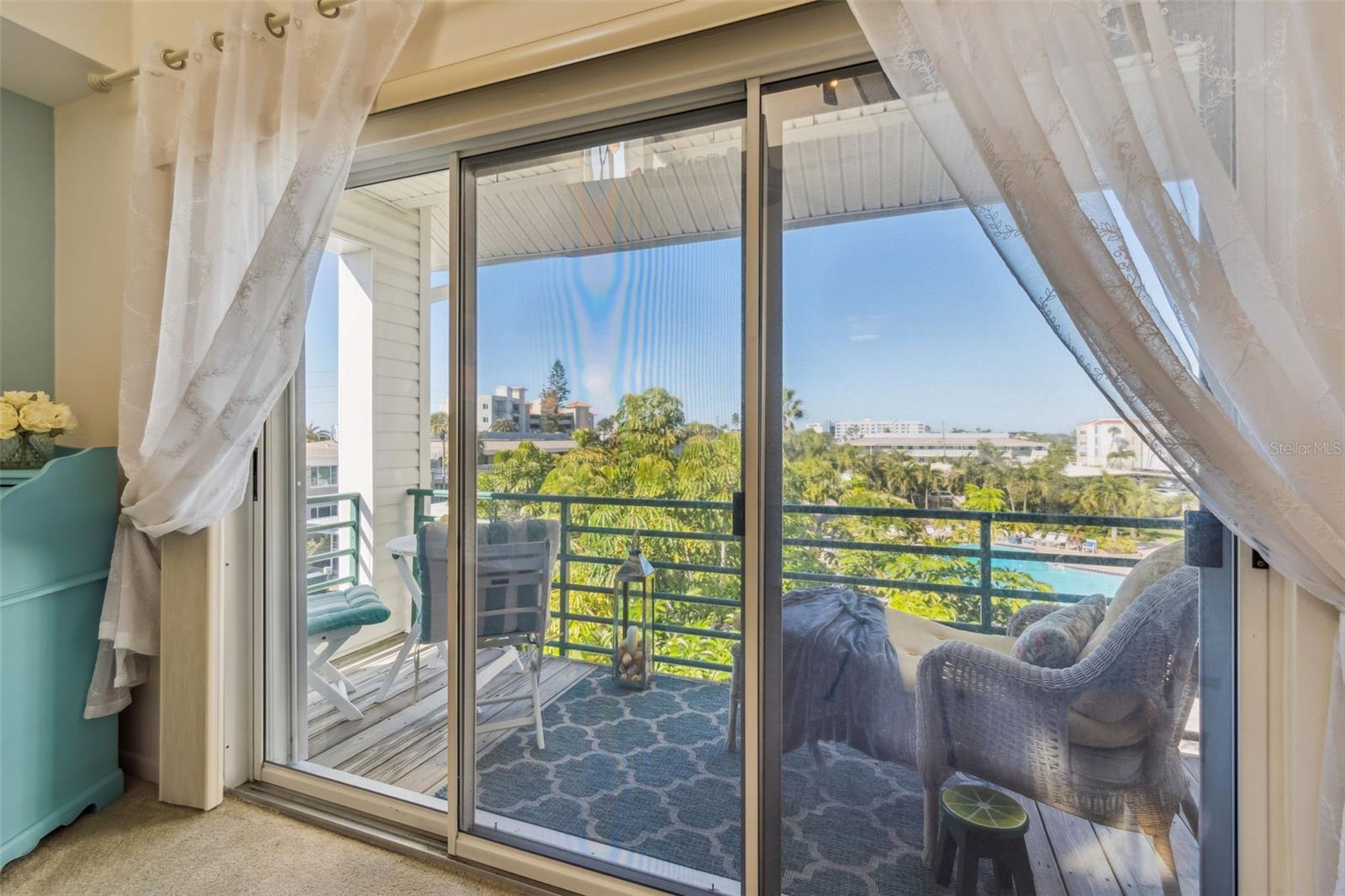 Image 39 of 75 For 320 Island Way 101