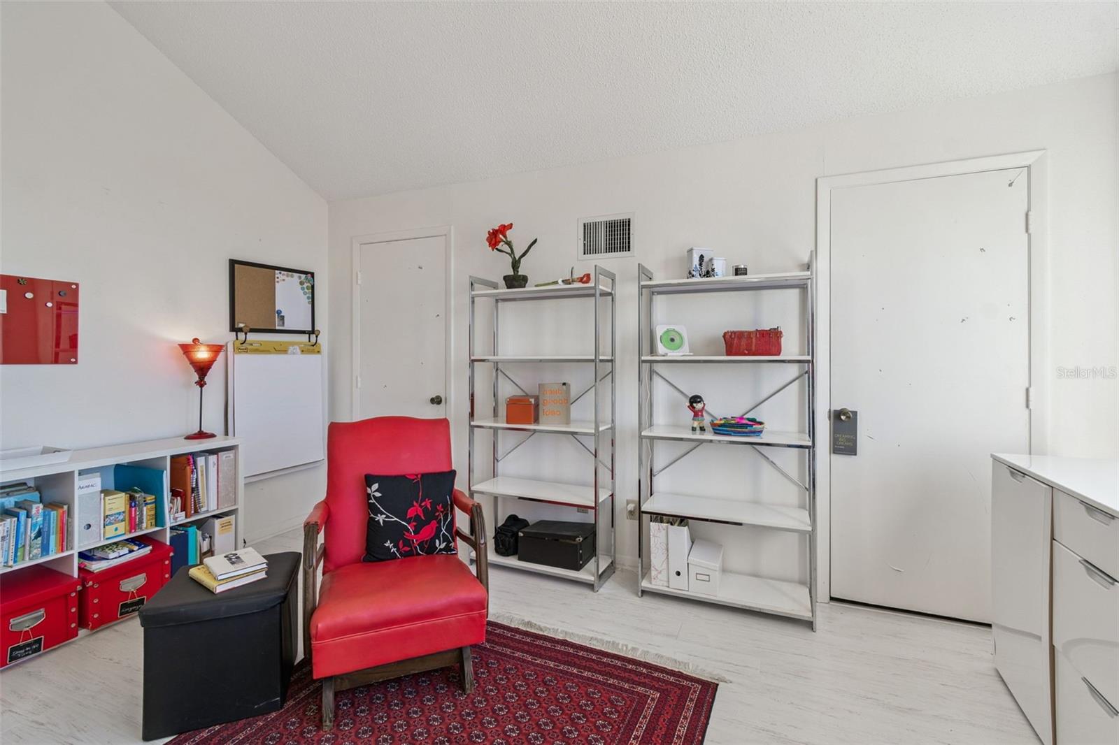 Image 47 of 75 For 320 Island Way 101