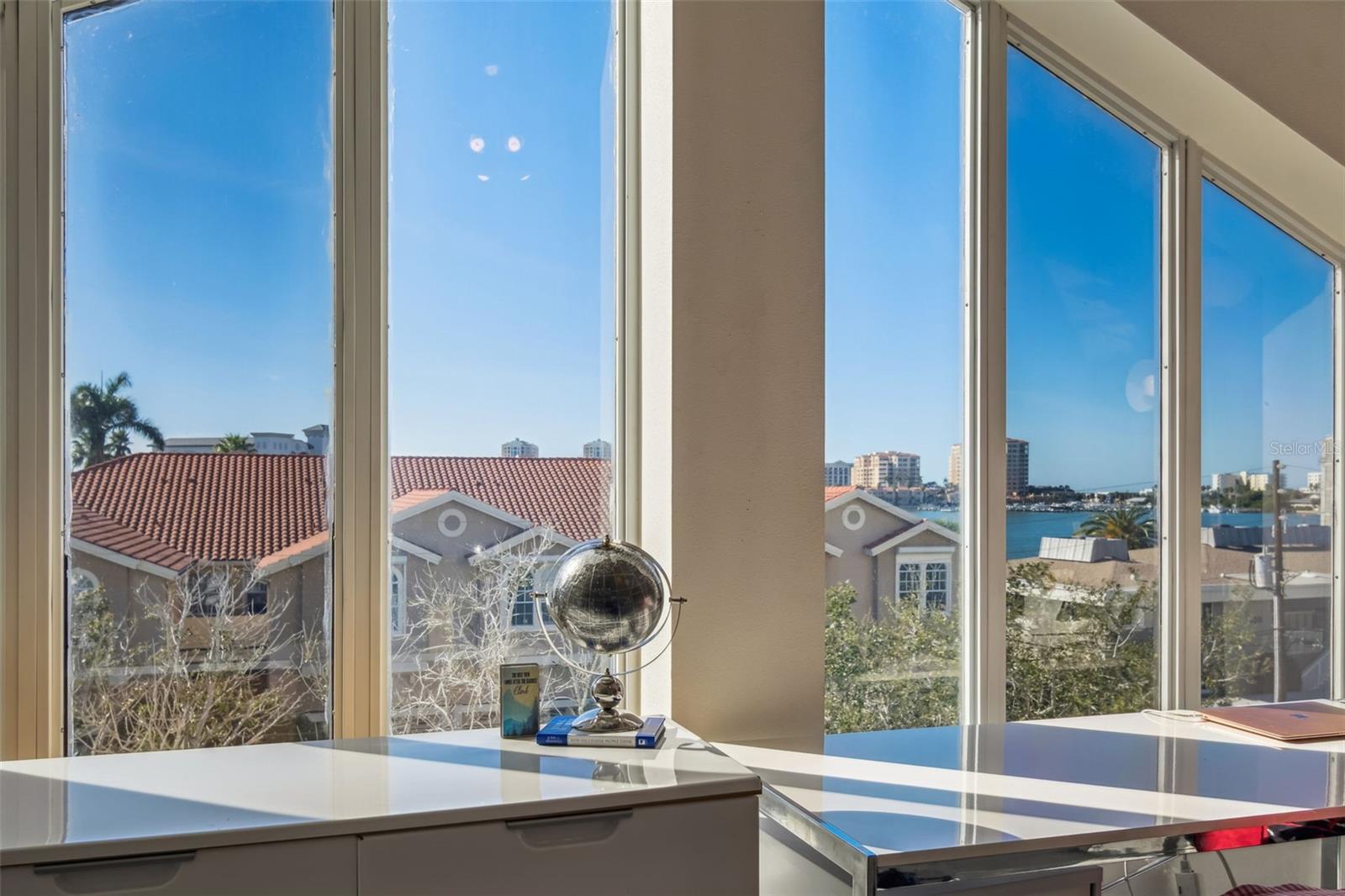 Image 48 of 75 For 320 Island Way 101