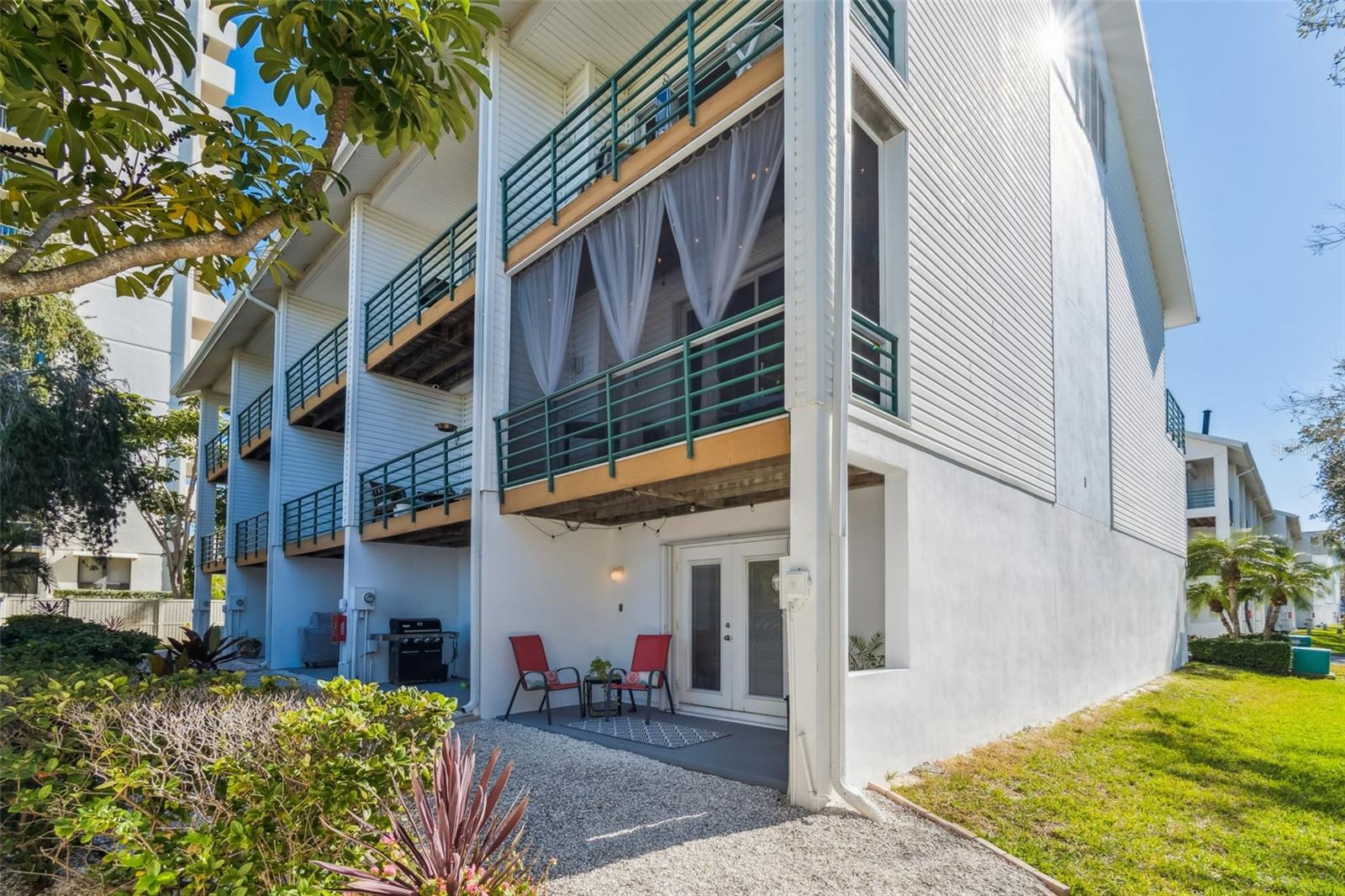 Image 53 of 75 For 320 Island Way 101