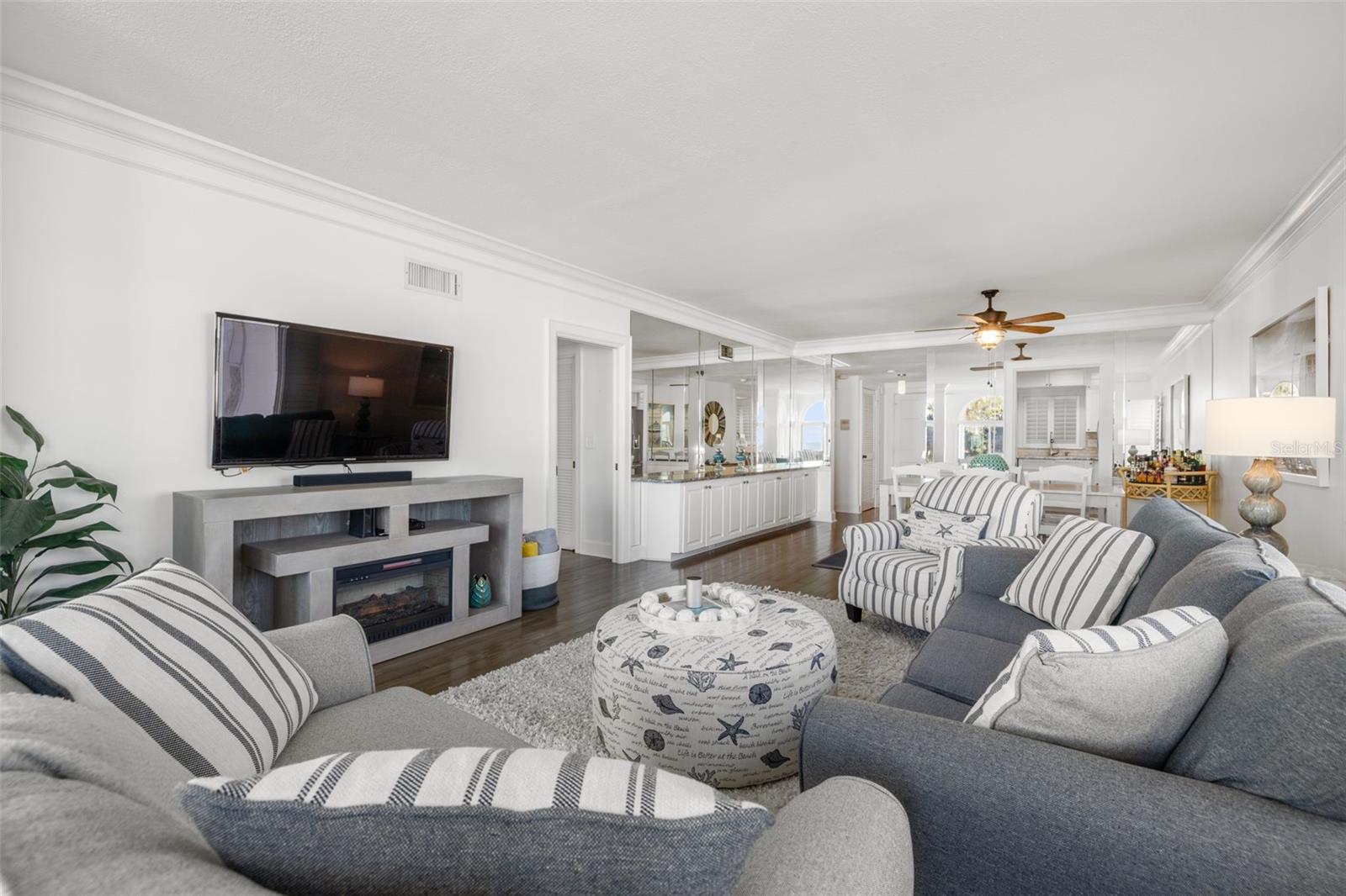 Image 21 of 76 For 4950 Gulf Boulevard 207