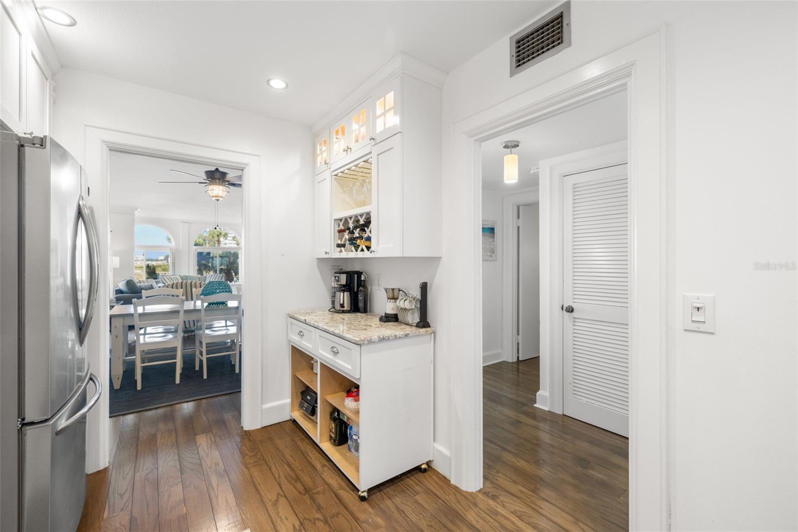 Image 25 of 76 For 4950 Gulf Boulevard 207