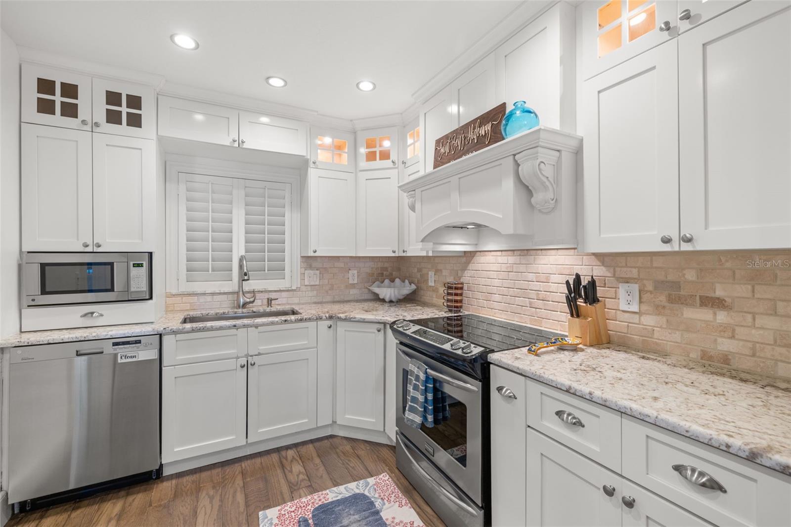 Image 27 of 76 For 4950 Gulf Boulevard 207